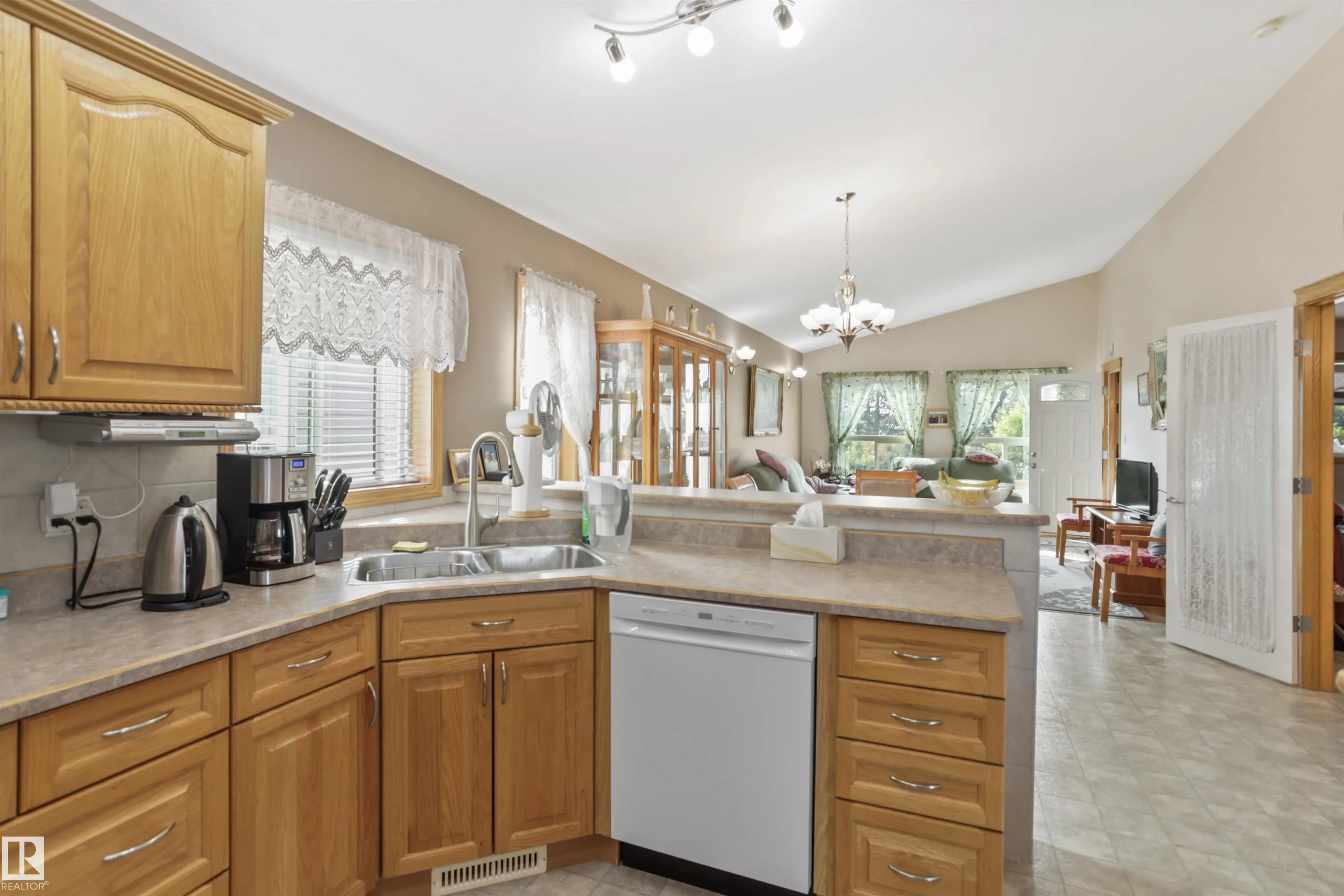 742 KANANASKIS Drive