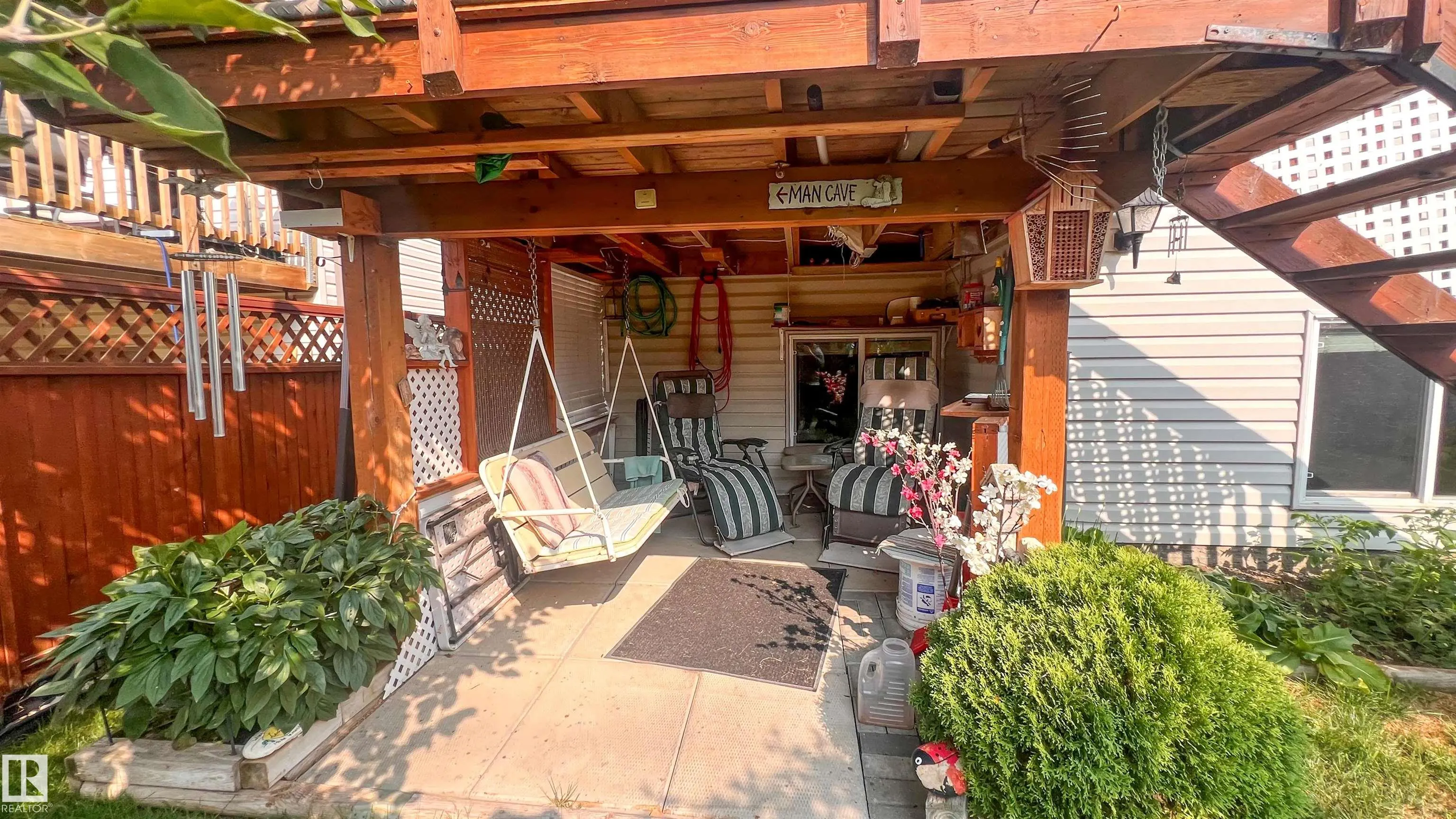 742 KANANASKIS Drive