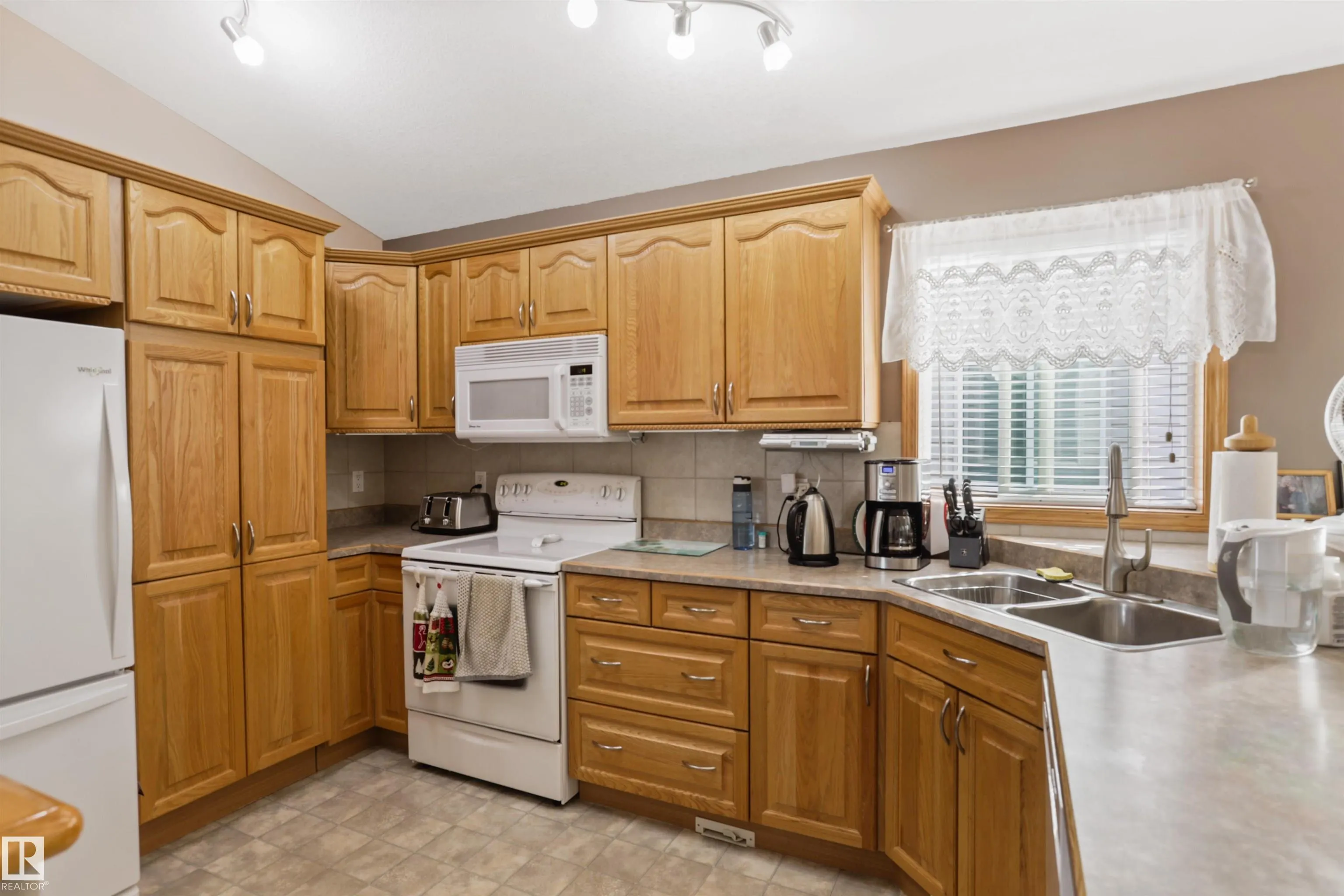 742 KANANASKIS Drive