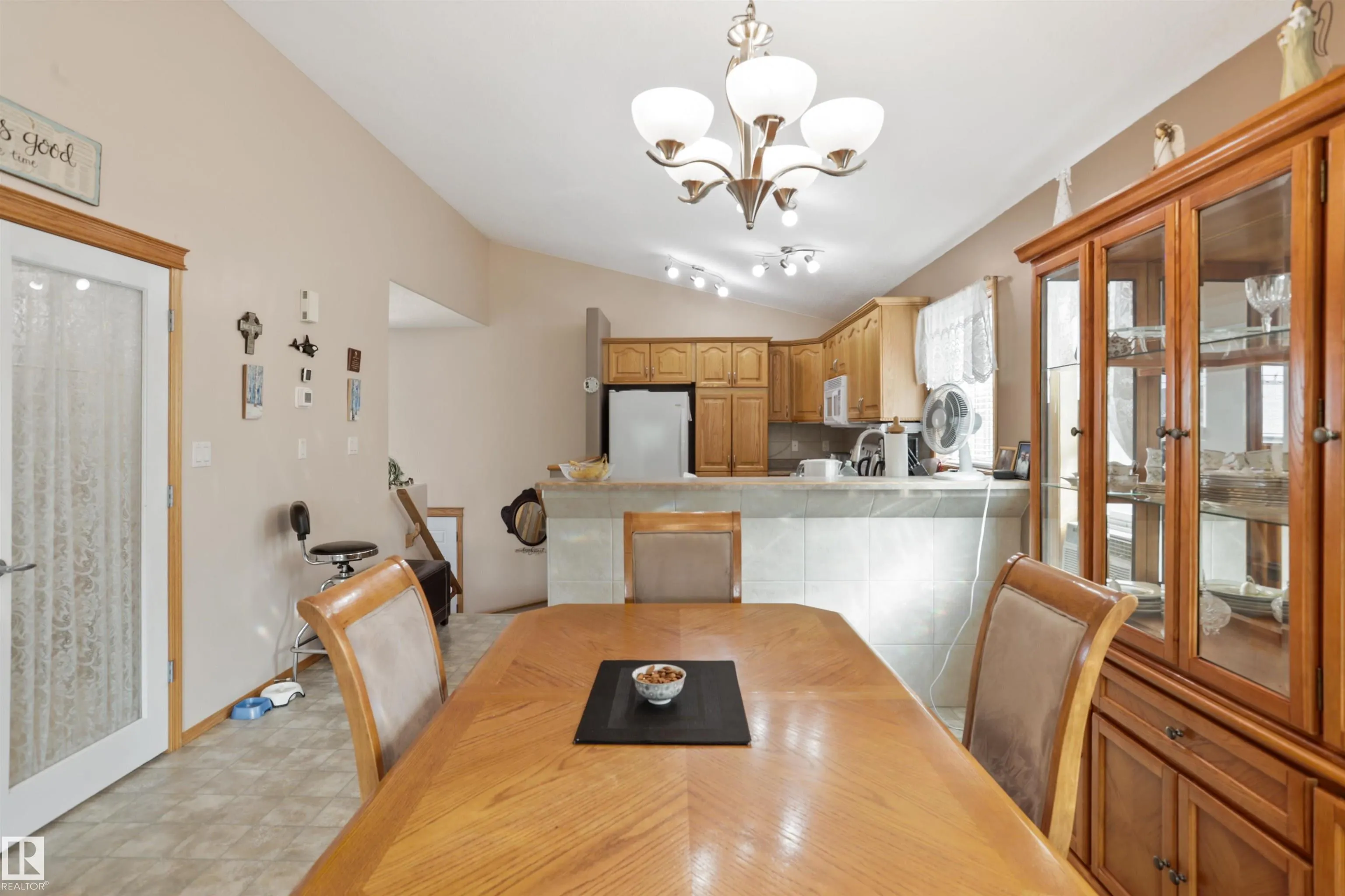 742 KANANASKIS Drive