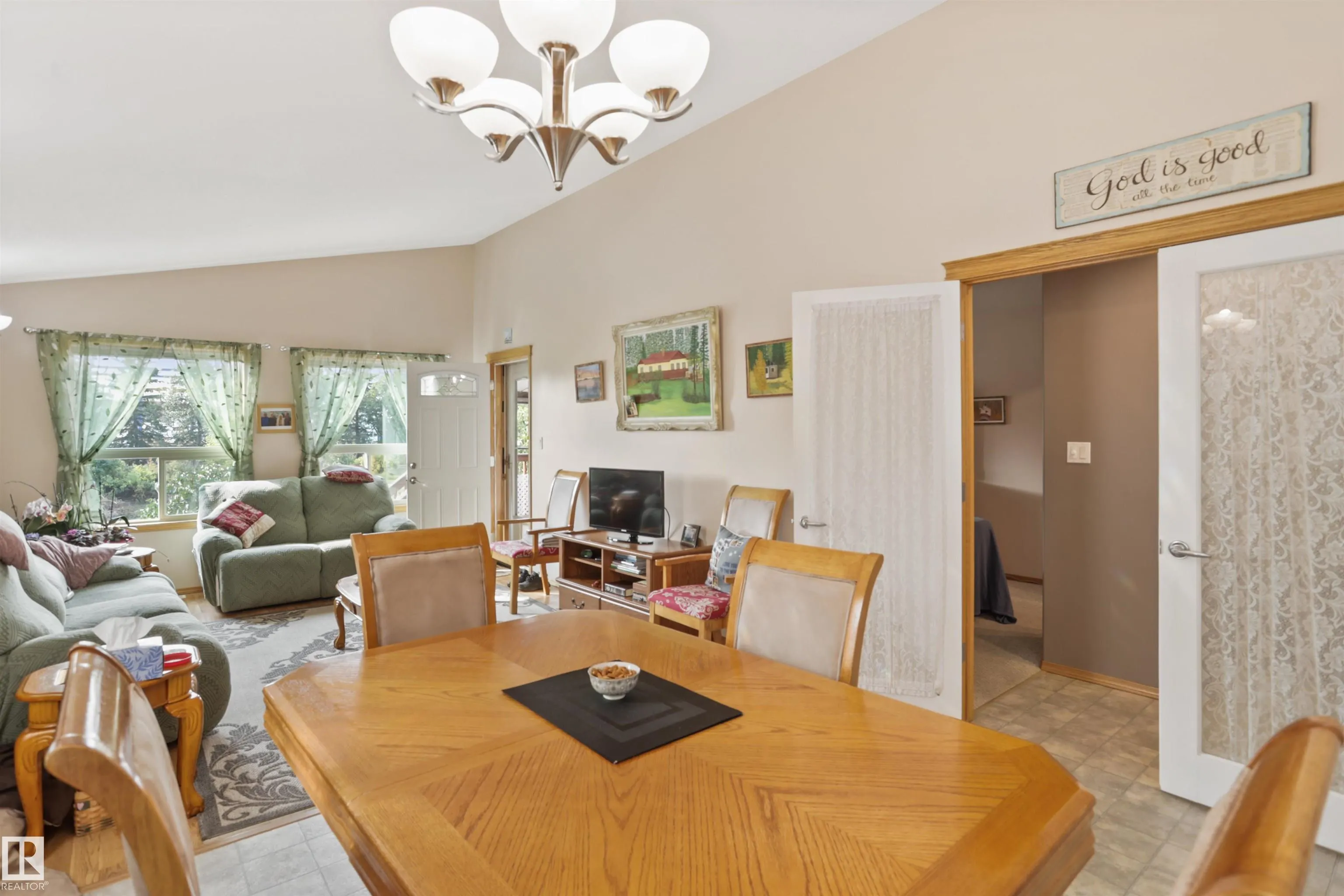742 KANANASKIS Drive