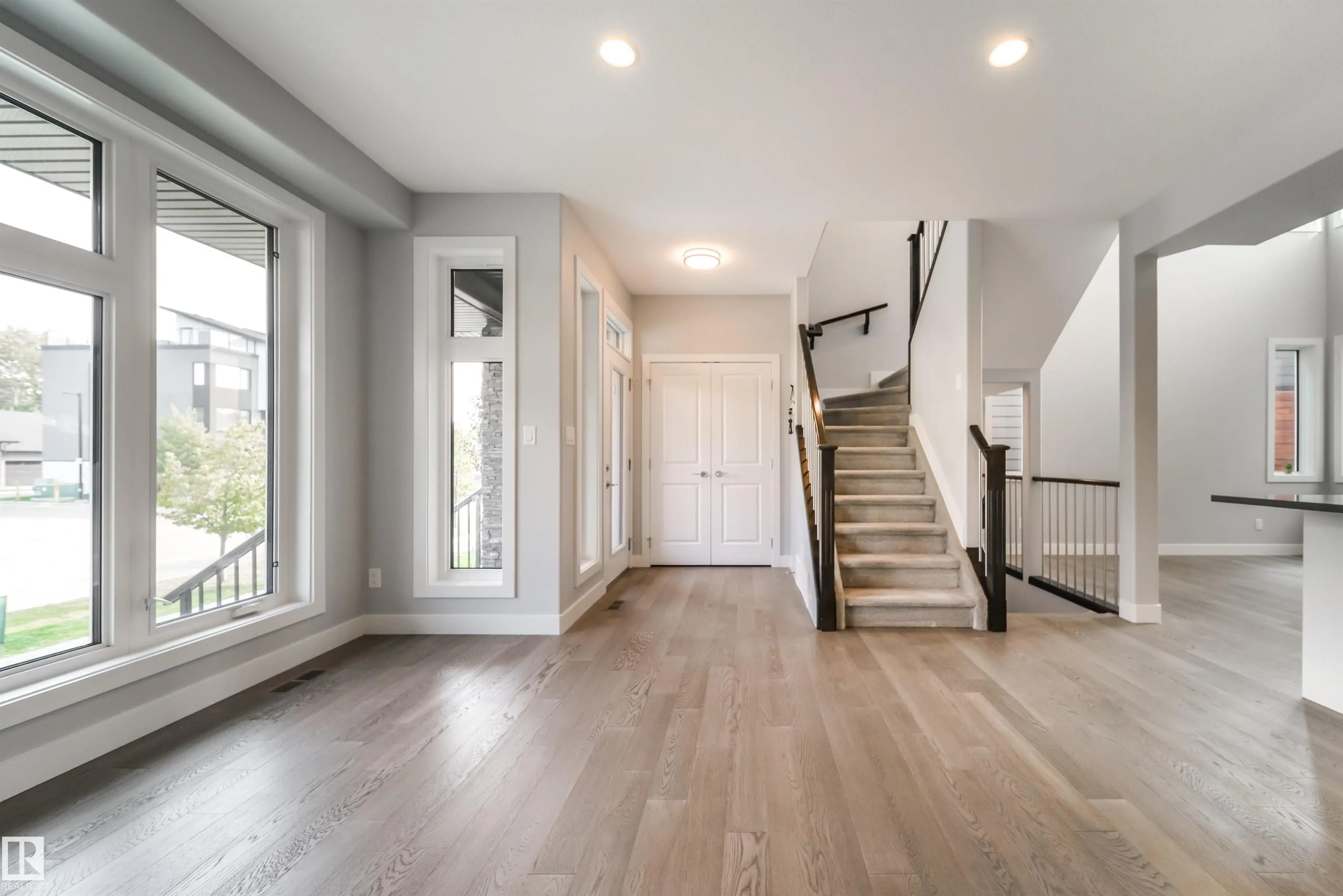120 SALISBURY Way