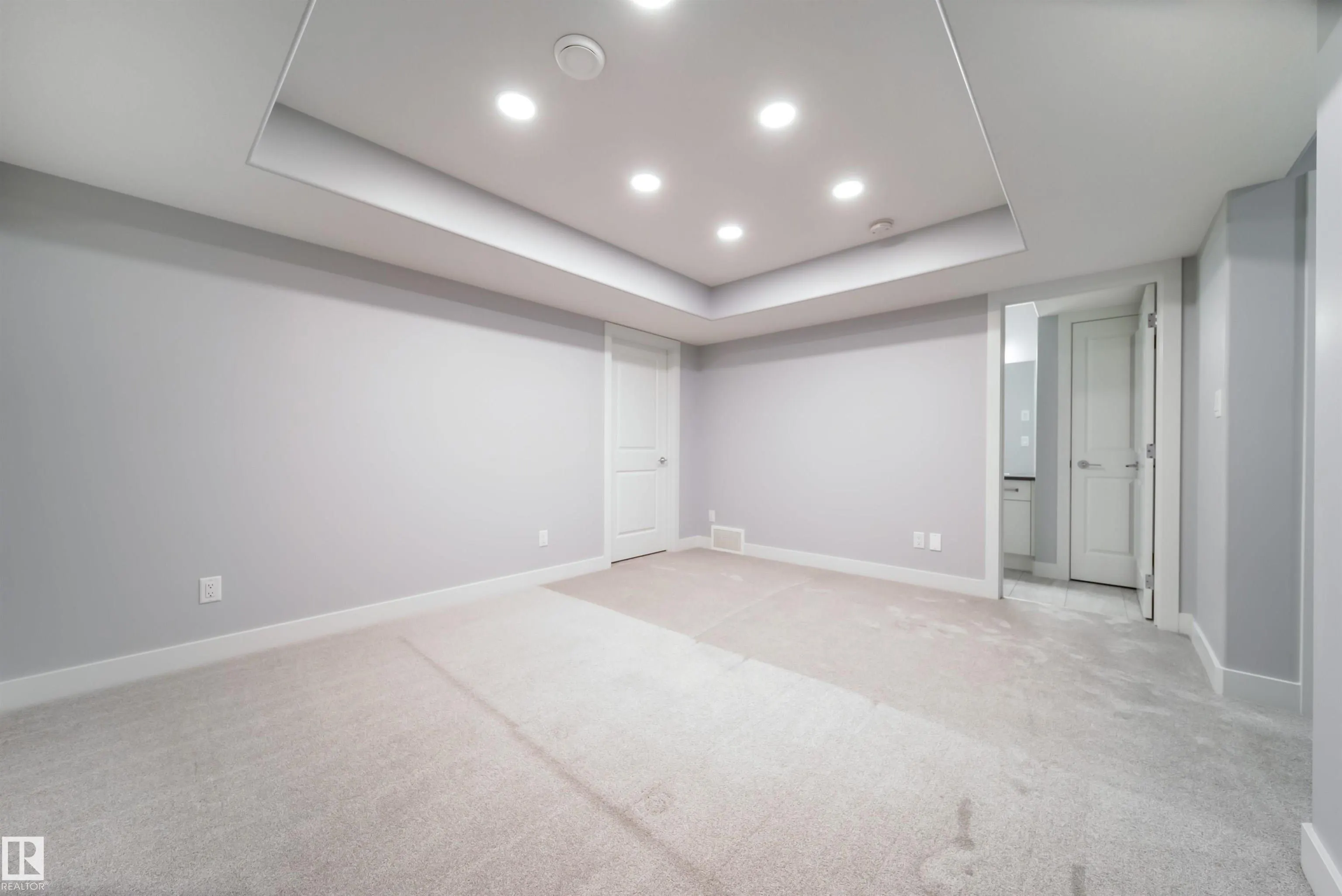 120 SALISBURY Way