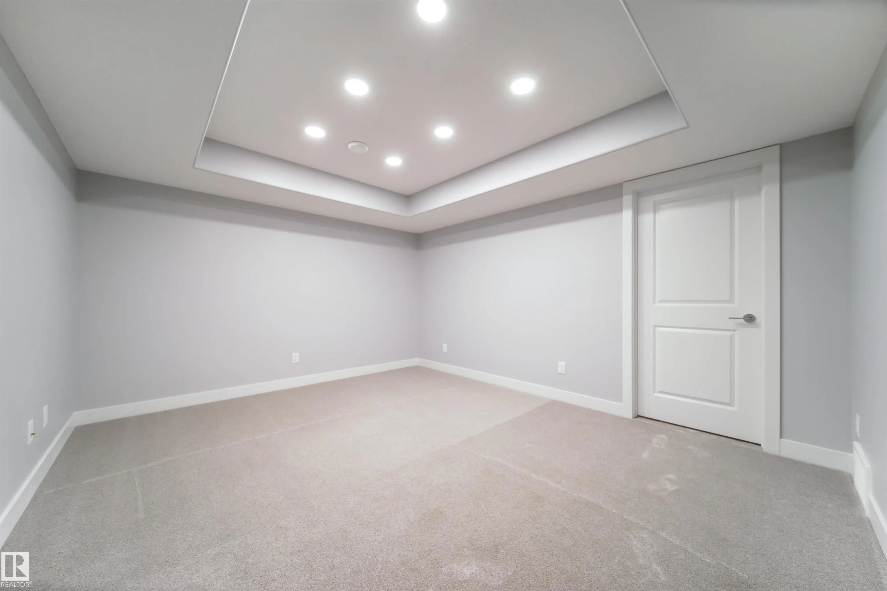 120 SALISBURY Way