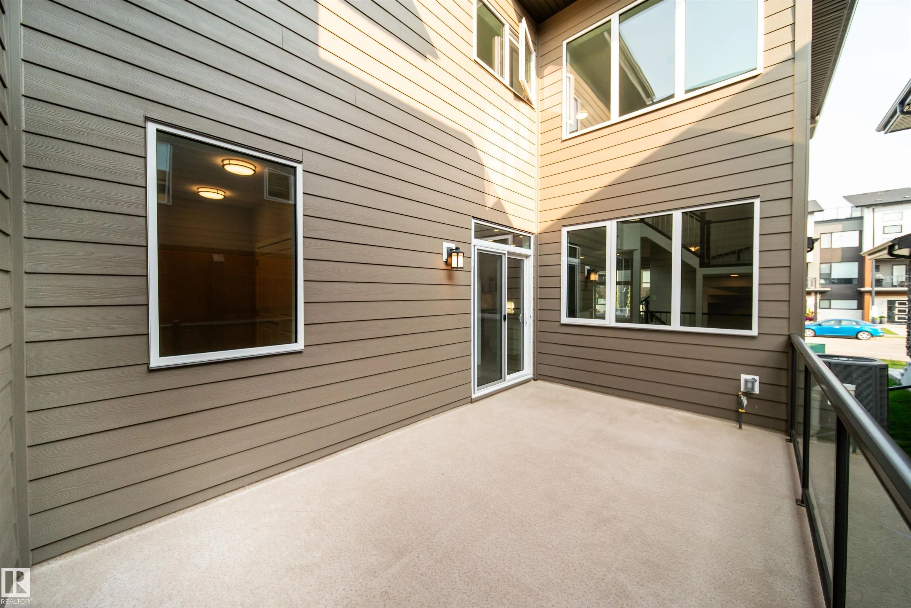 120 SALISBURY Way