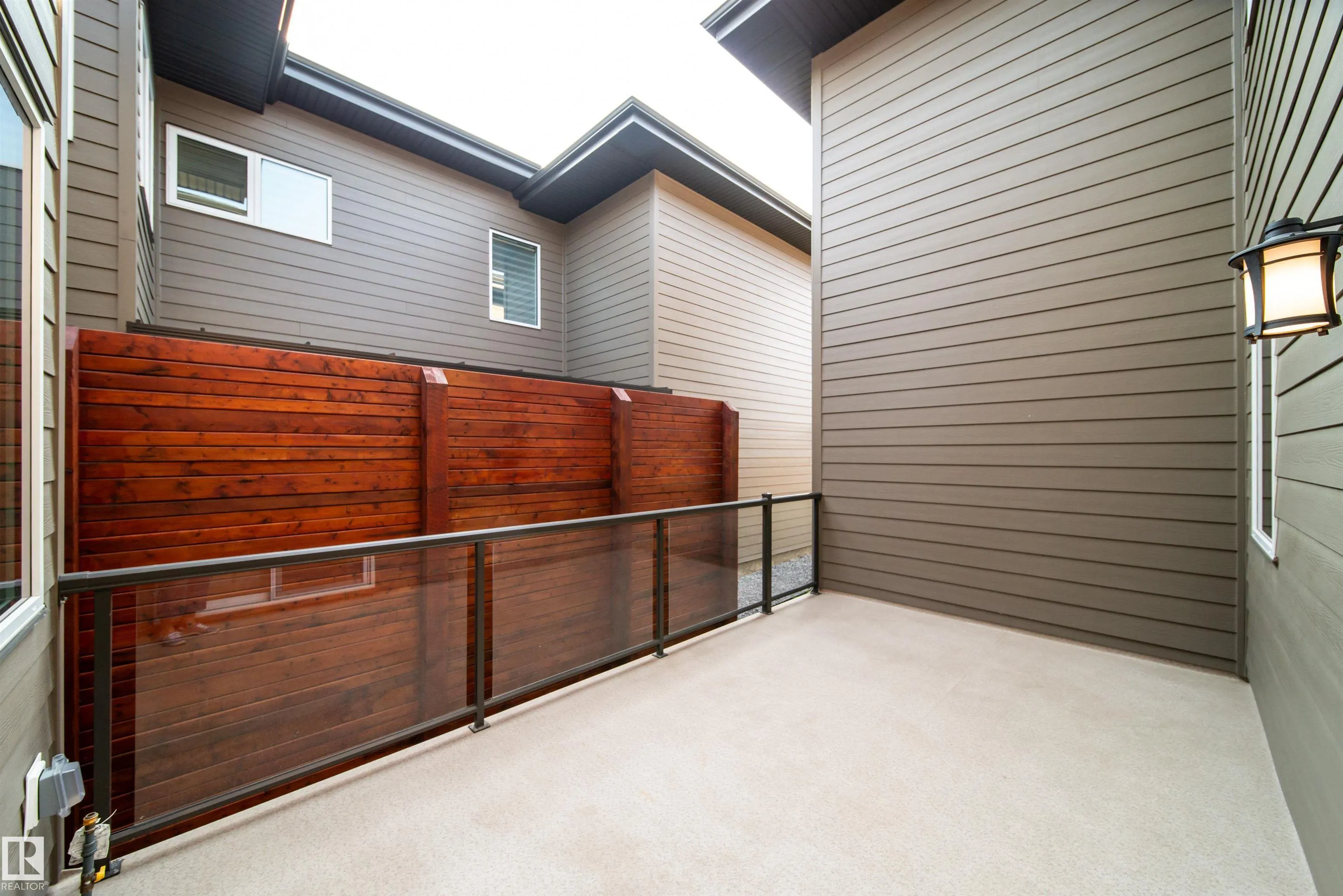 120 SALISBURY Way