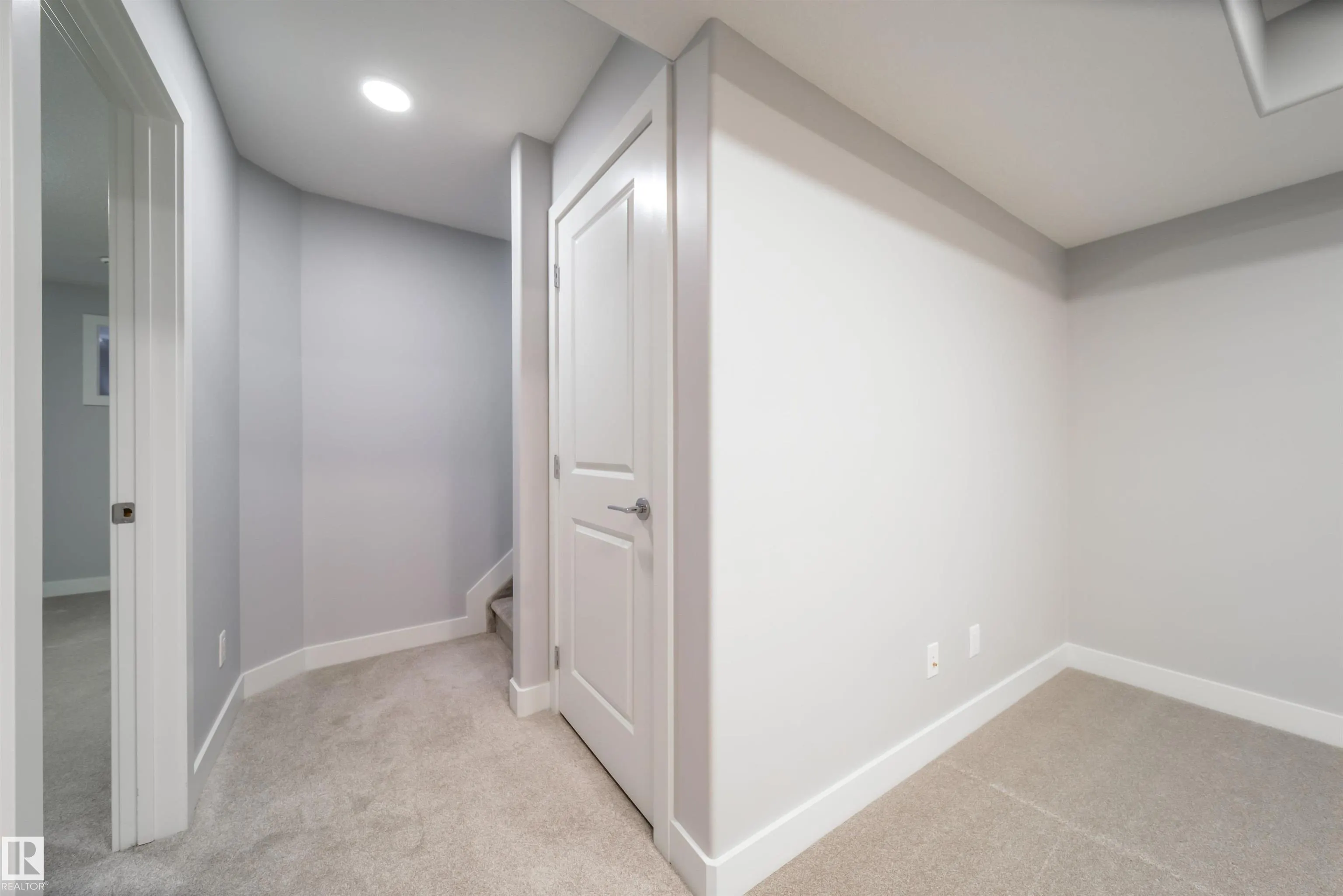 120 SALISBURY Way