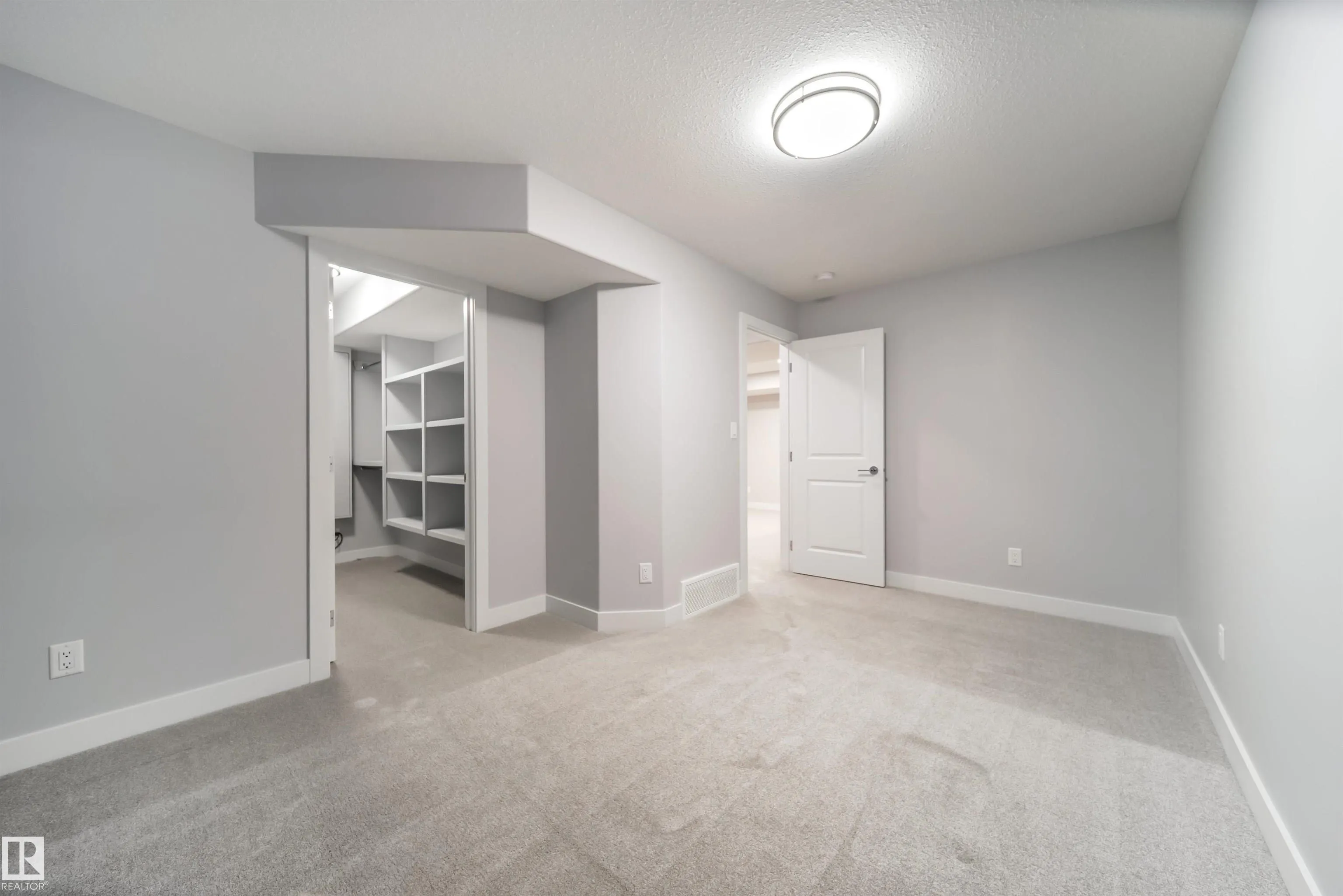 120 SALISBURY Way