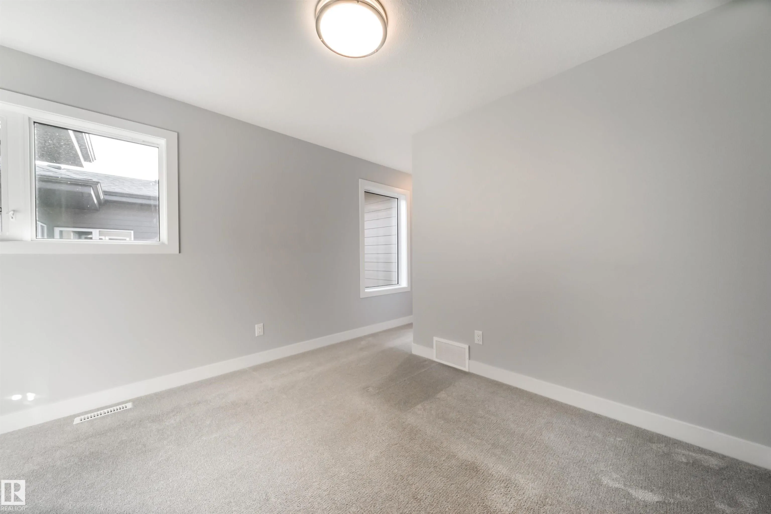 120 SALISBURY Way