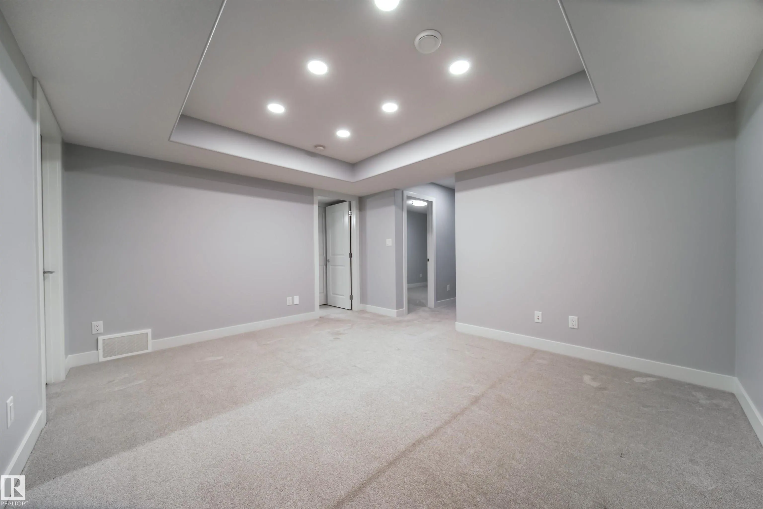 120 SALISBURY Way