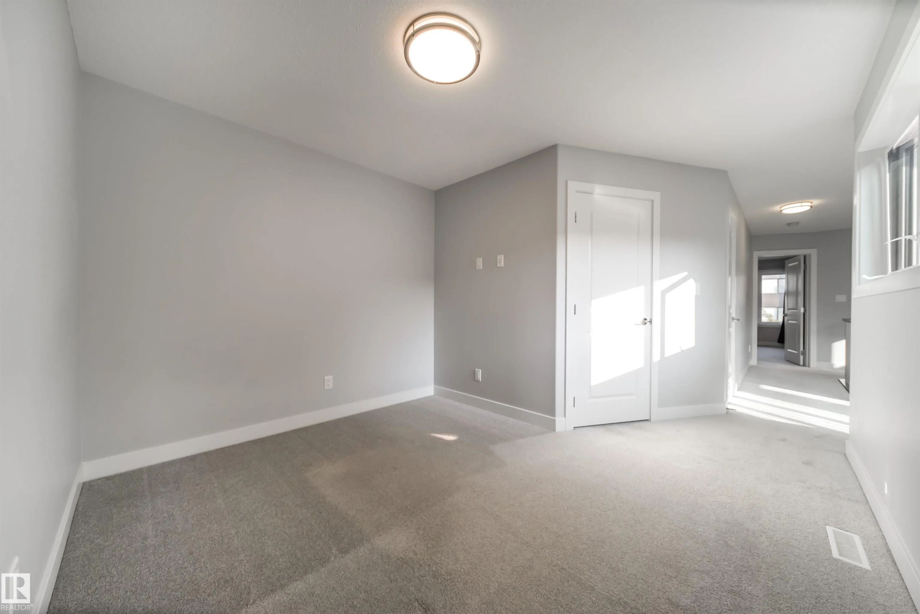 120 SALISBURY Way
