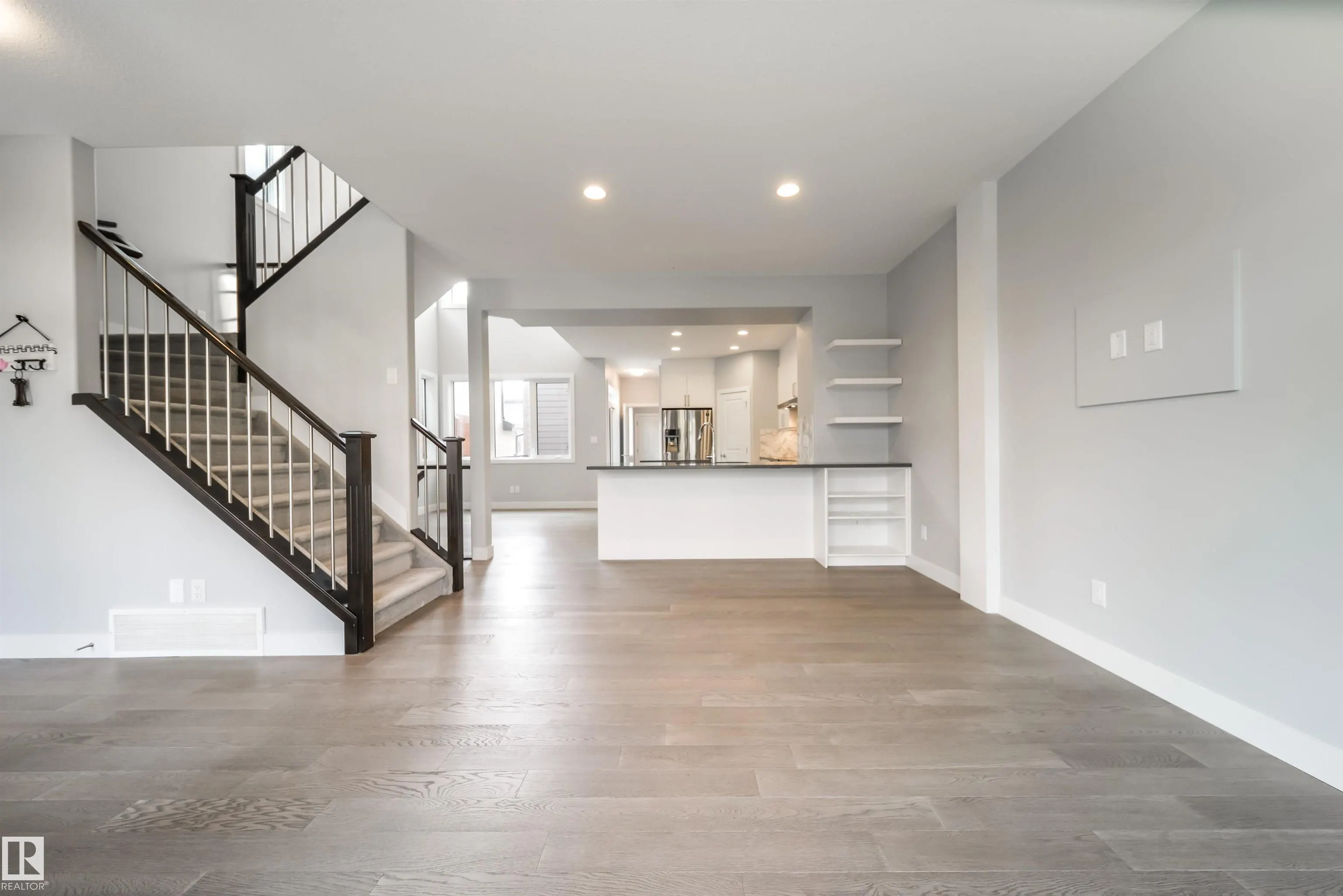 120 SALISBURY Way
