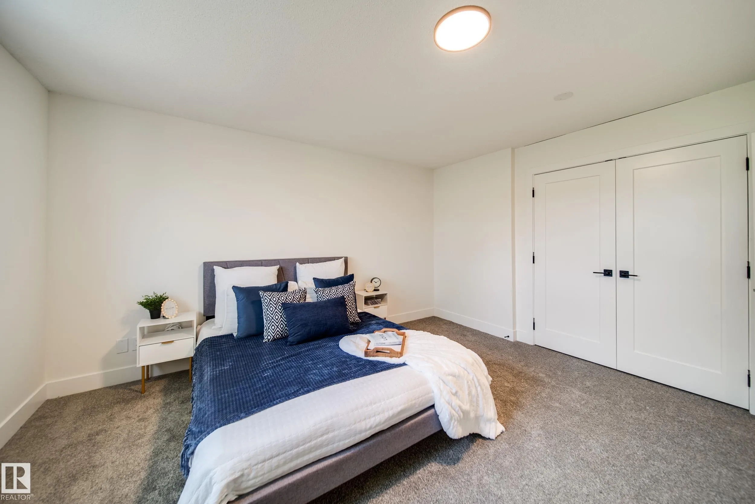 111 GRANDIN Village
