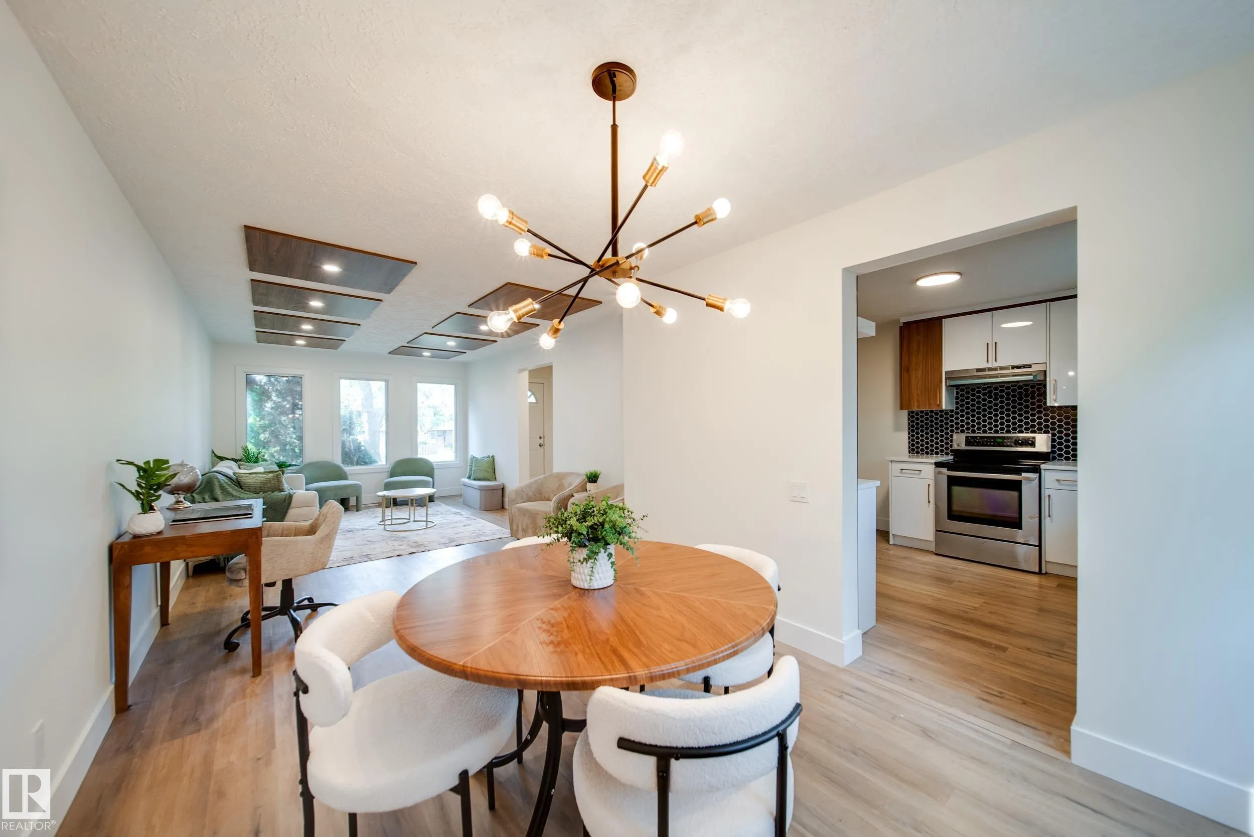 111 GRANDIN Village