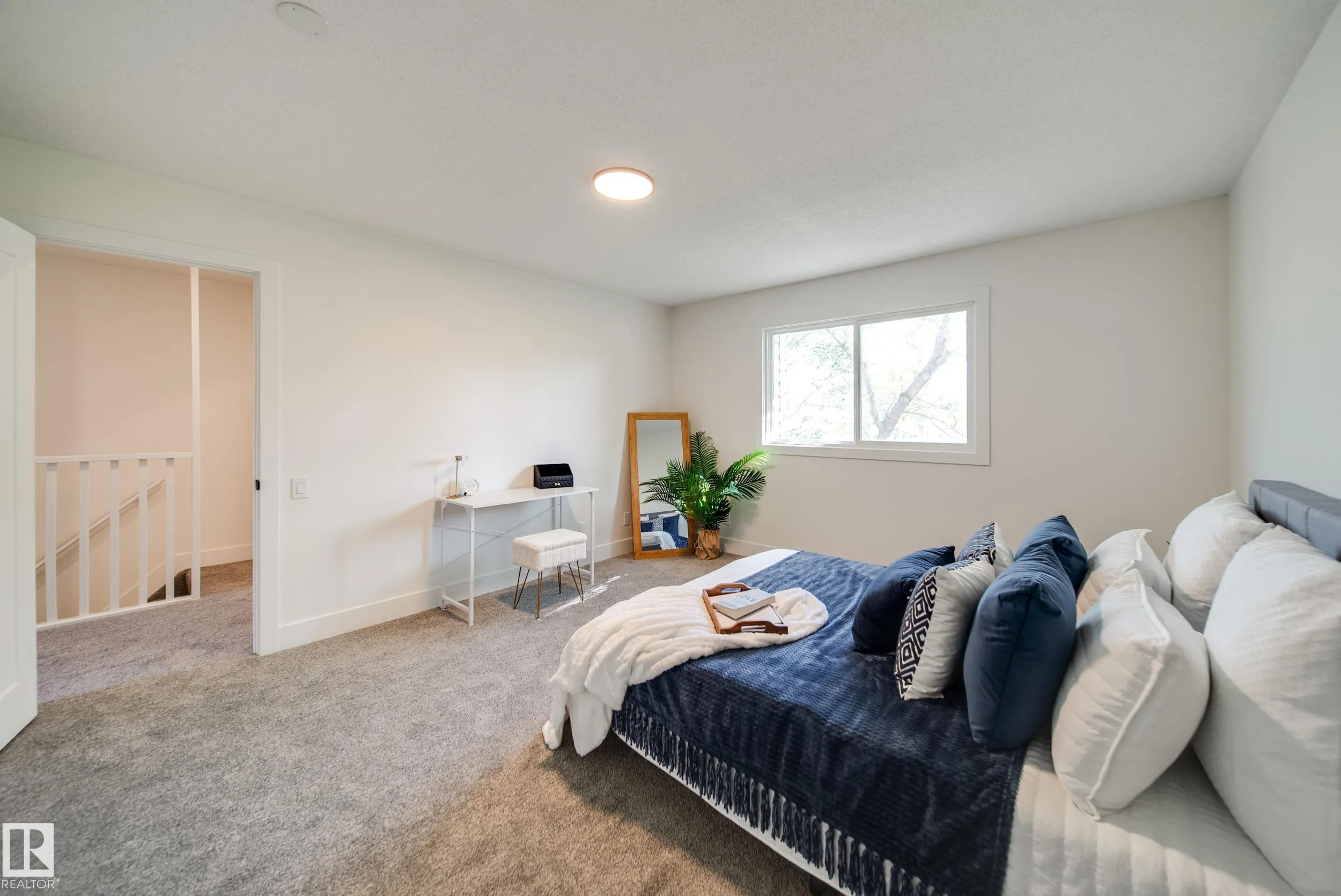 111 GRANDIN Village