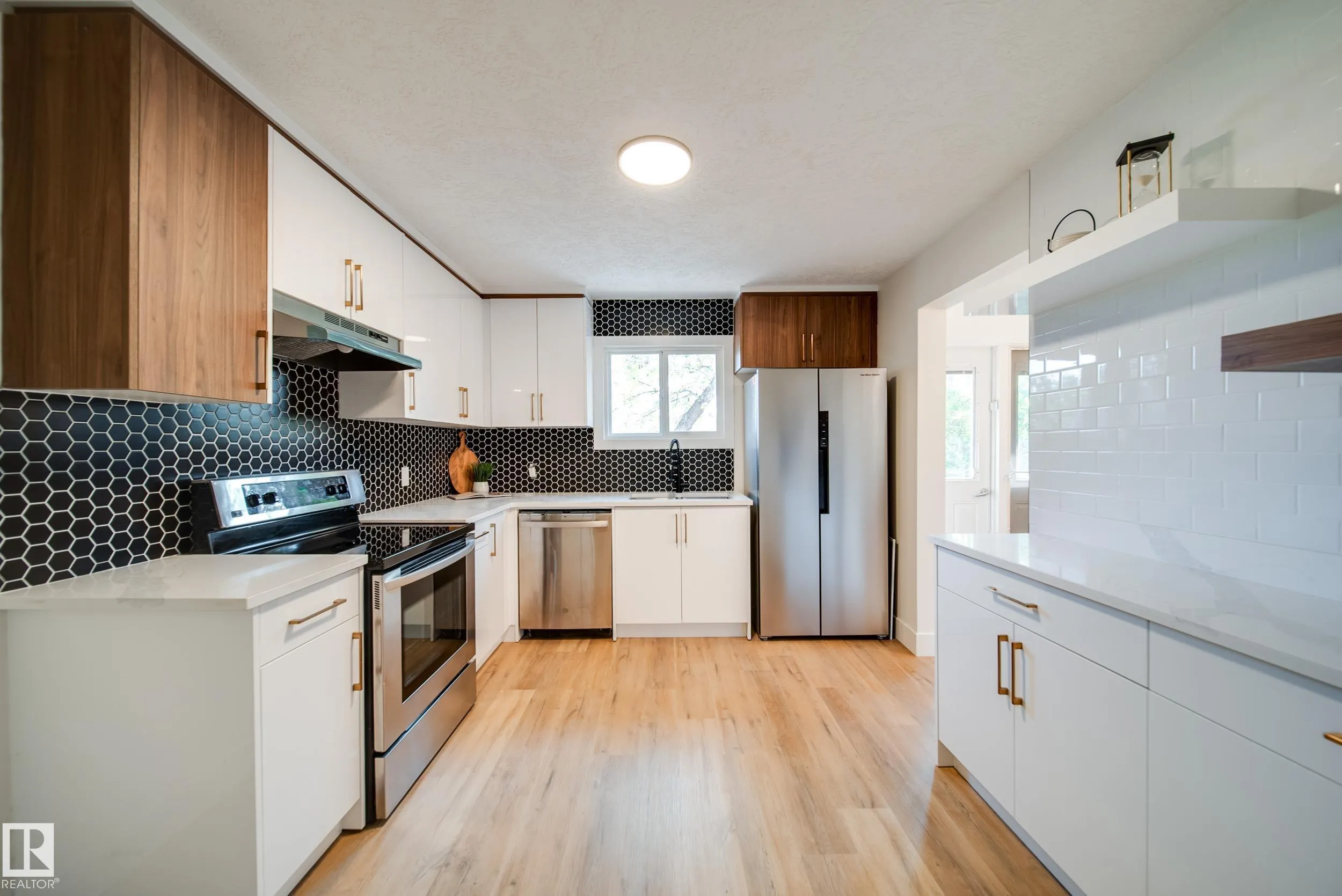 111 GRANDIN Village