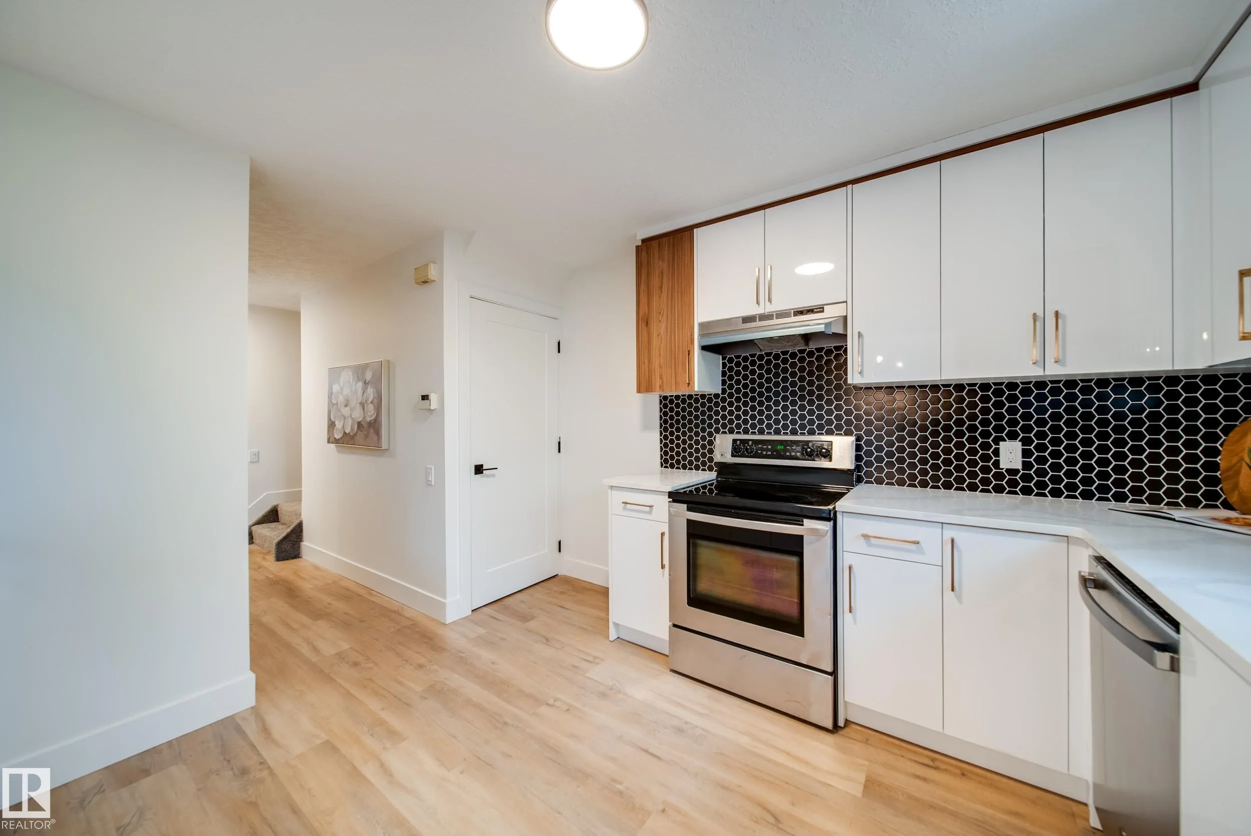111 GRANDIN Village