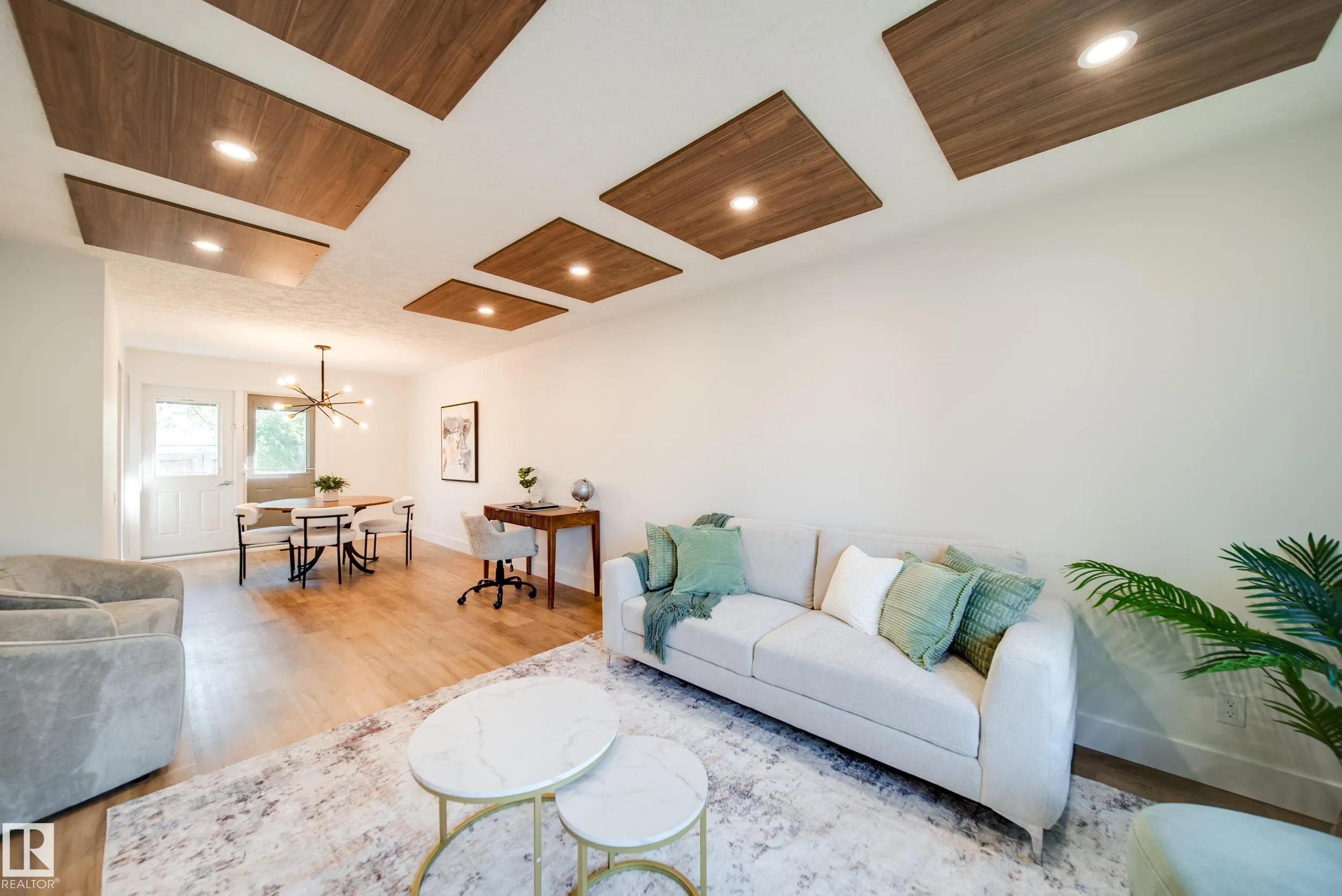 111 GRANDIN Village
