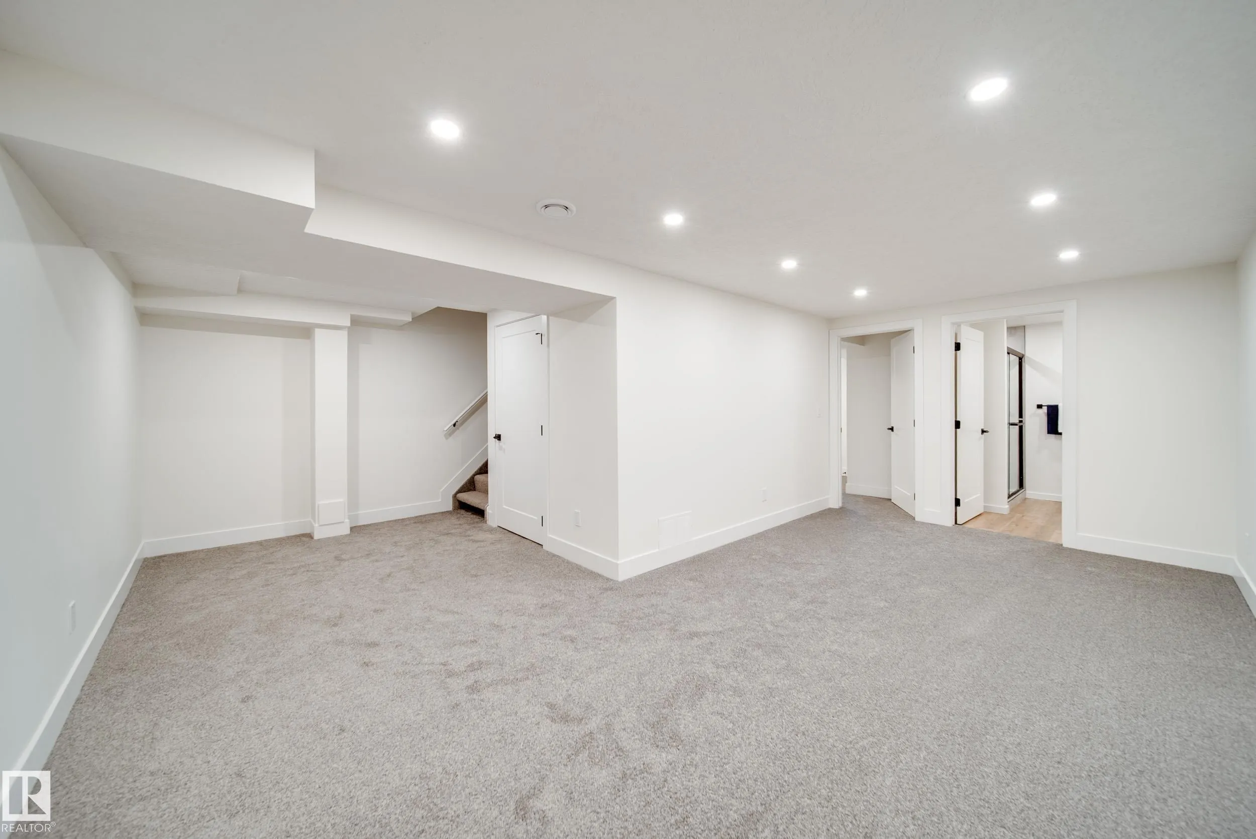111 GRANDIN Village