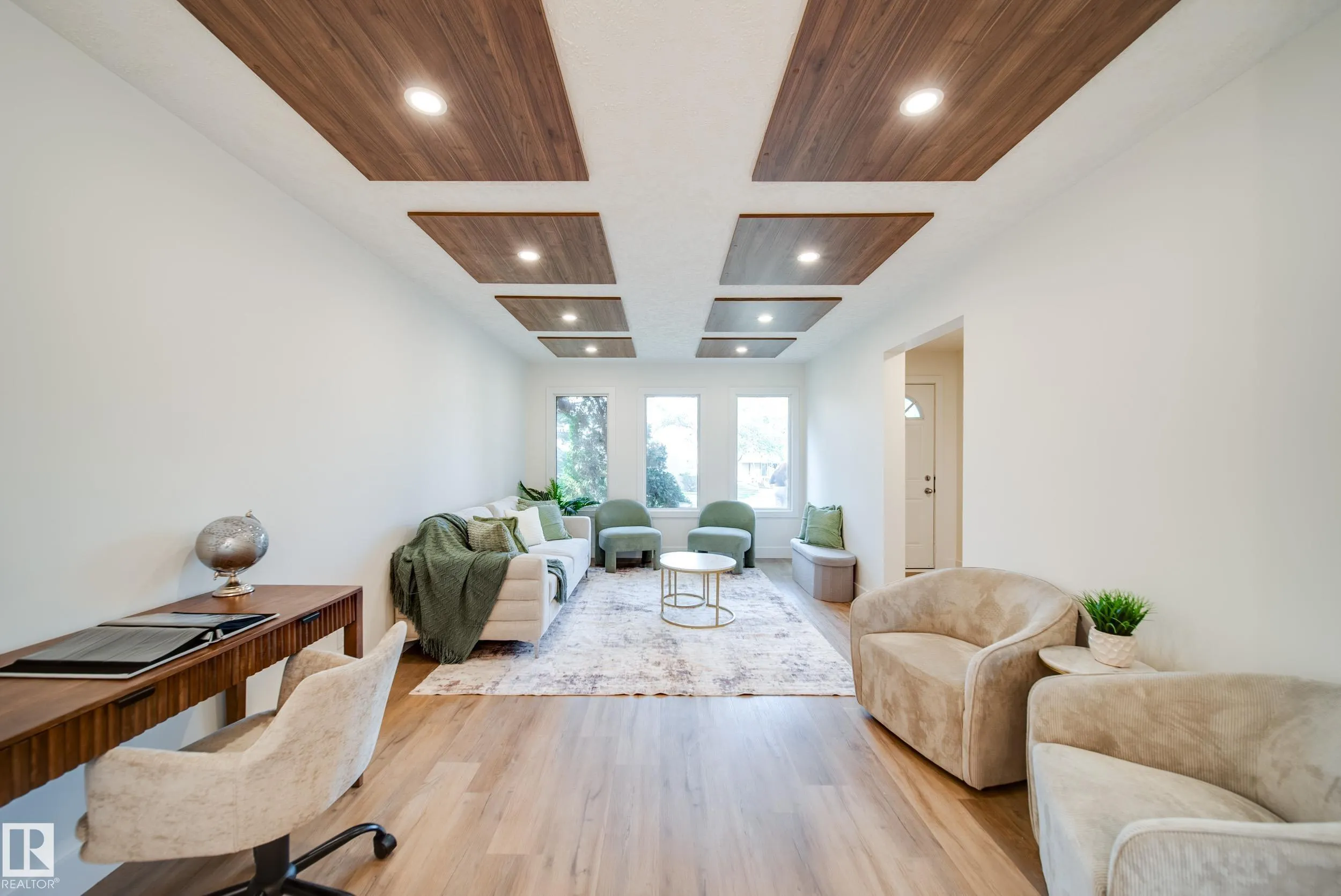 111 GRANDIN Village
