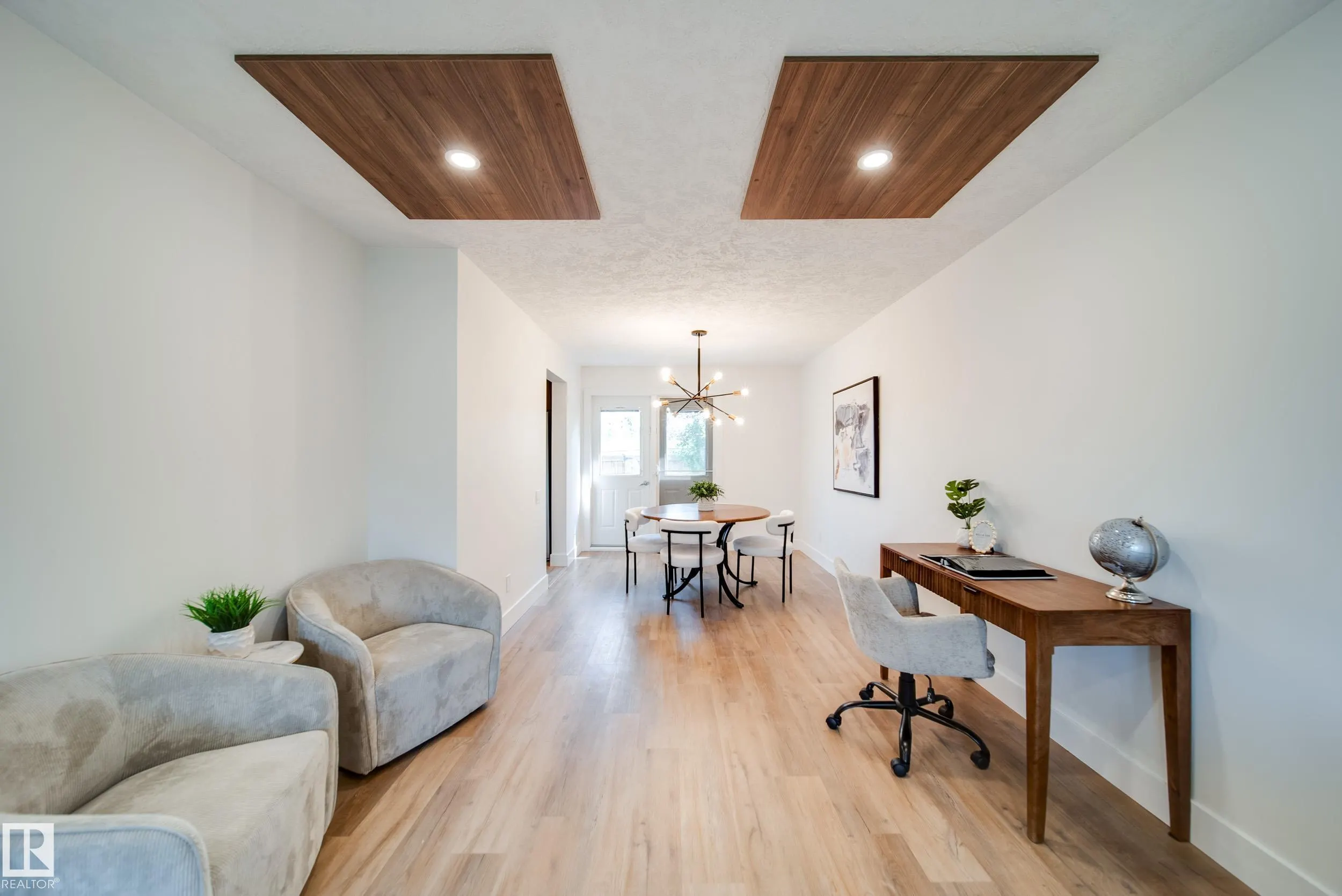 111 GRANDIN Village