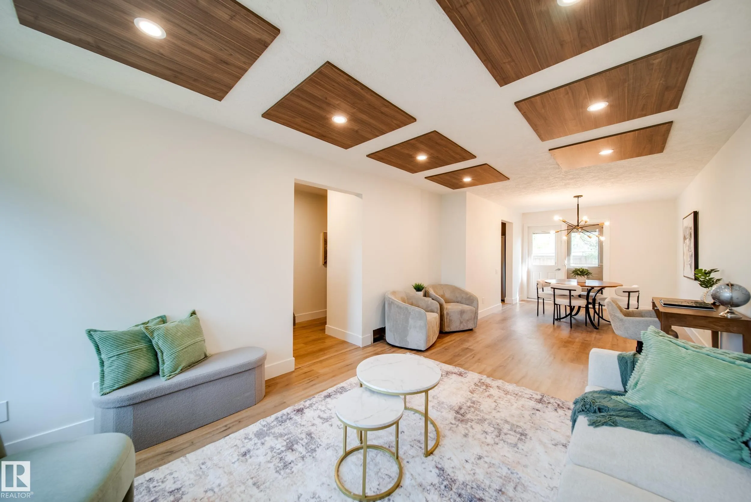 111 GRANDIN Village
