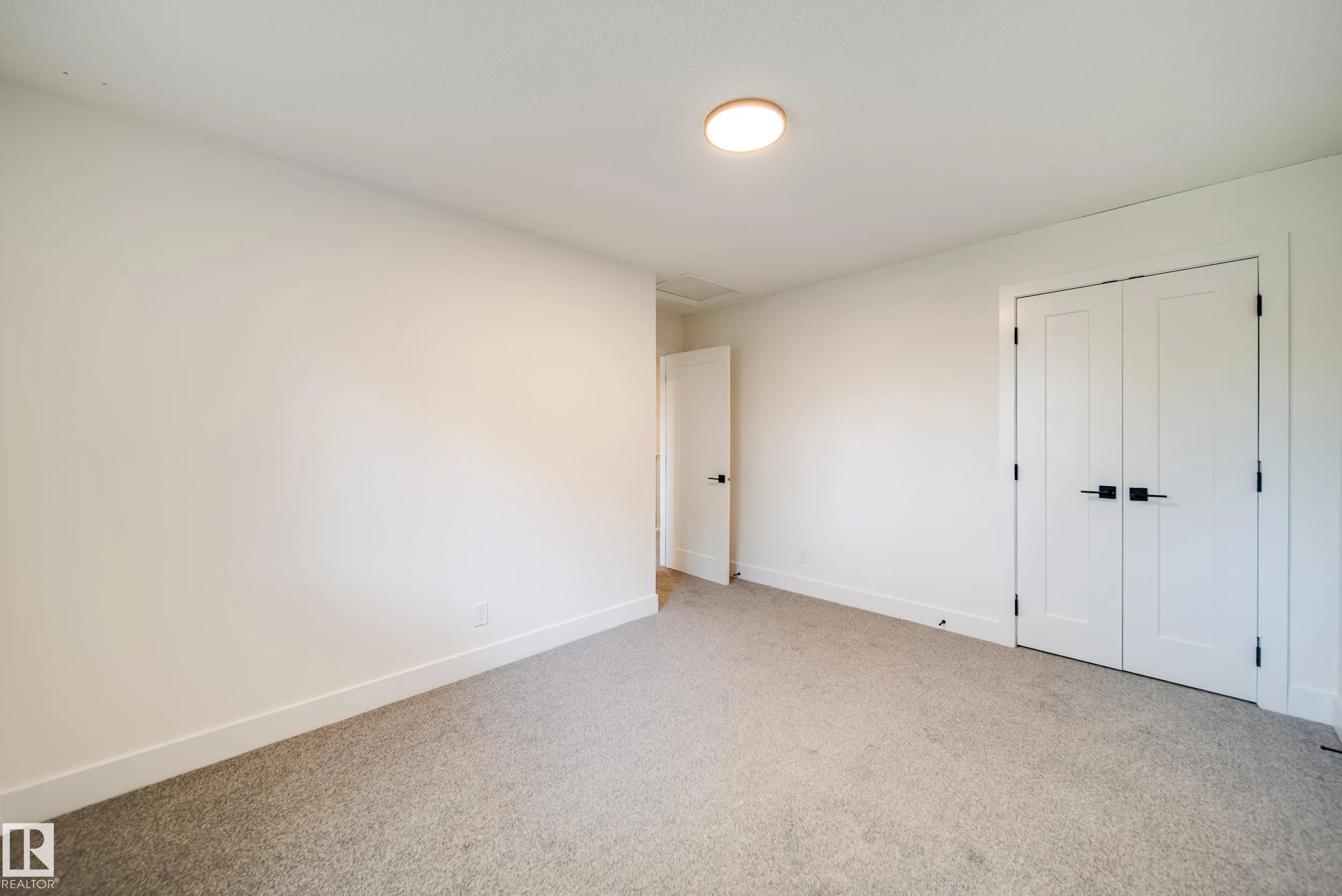 111 GRANDIN Village