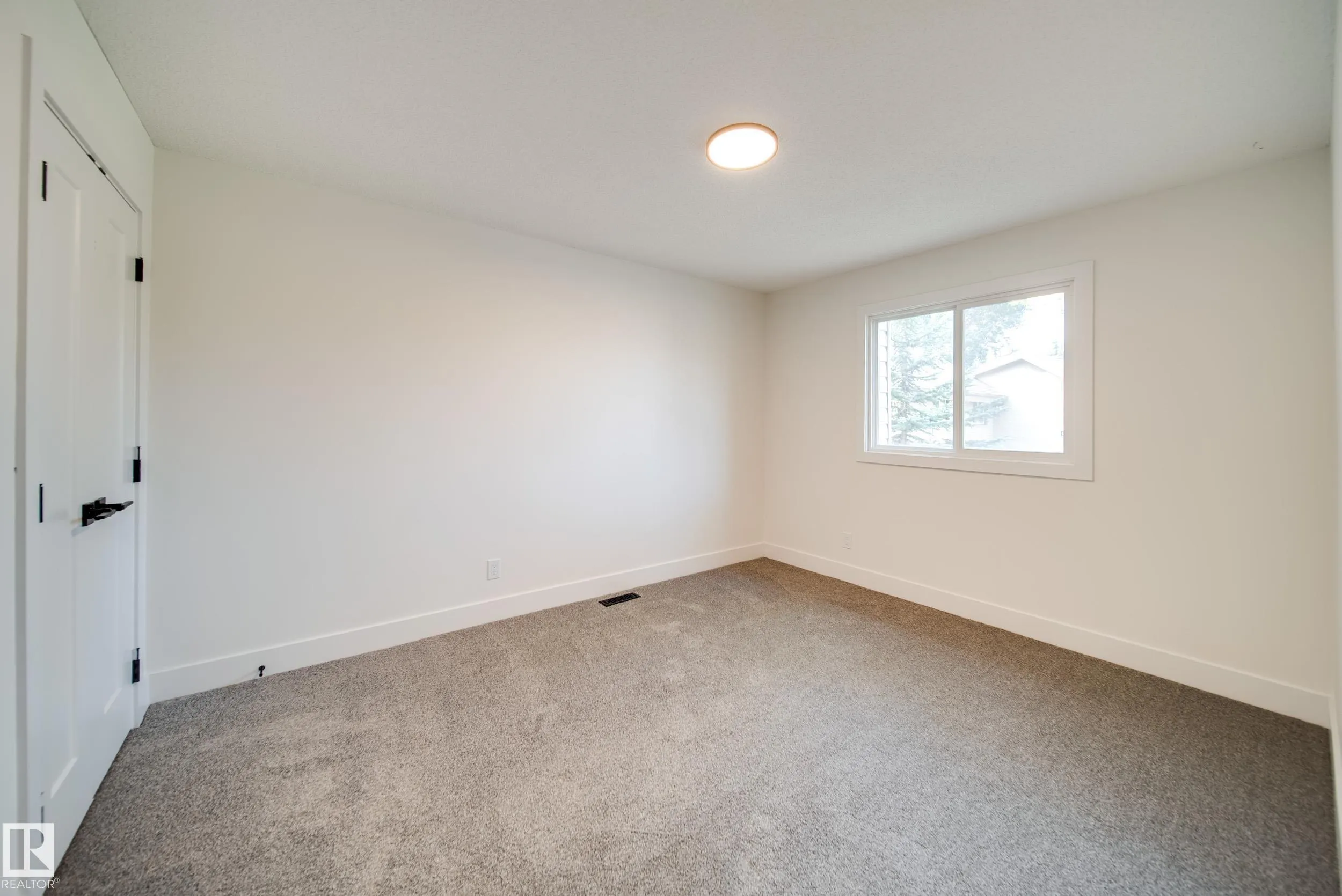 111 GRANDIN Village