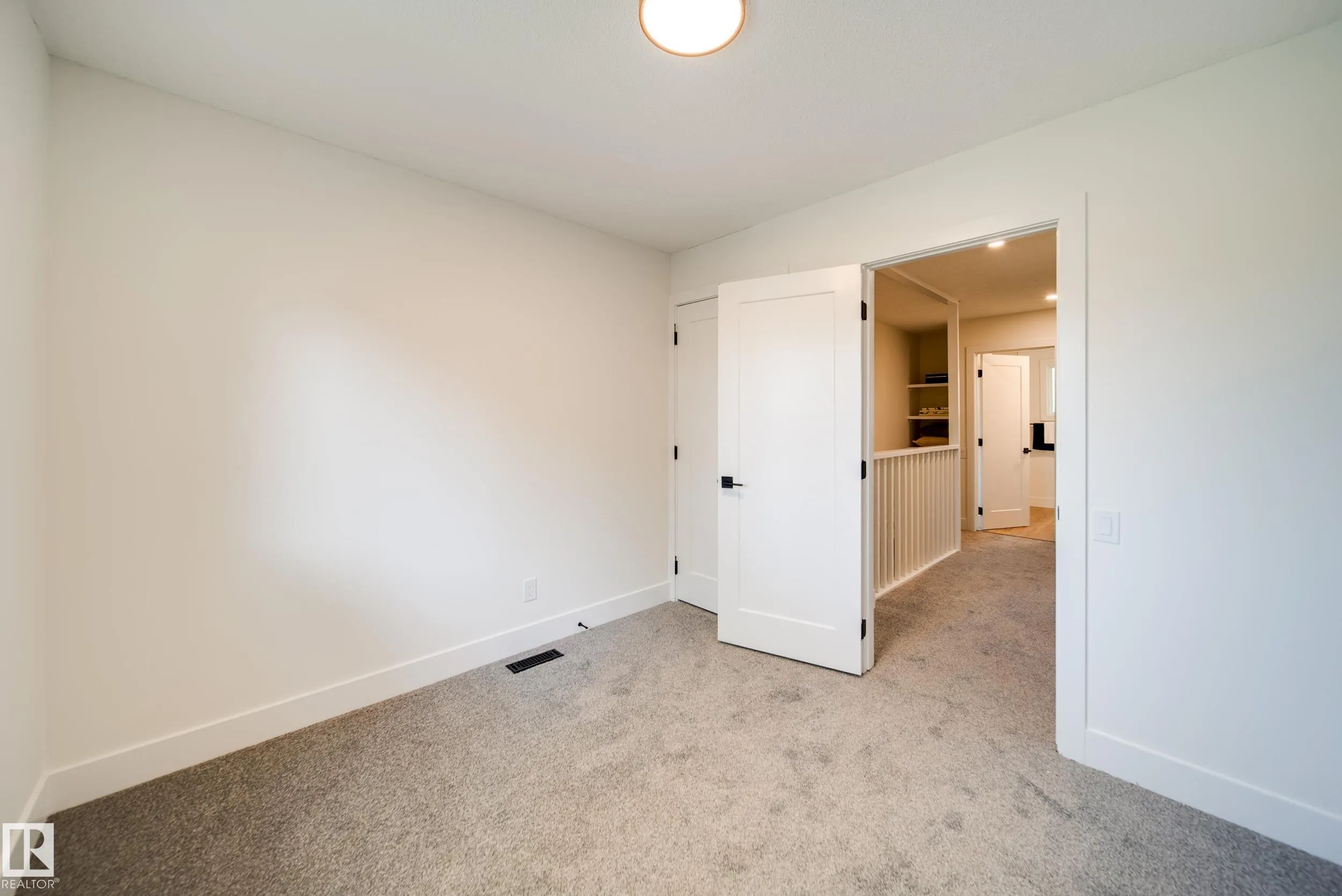 111 GRANDIN Village