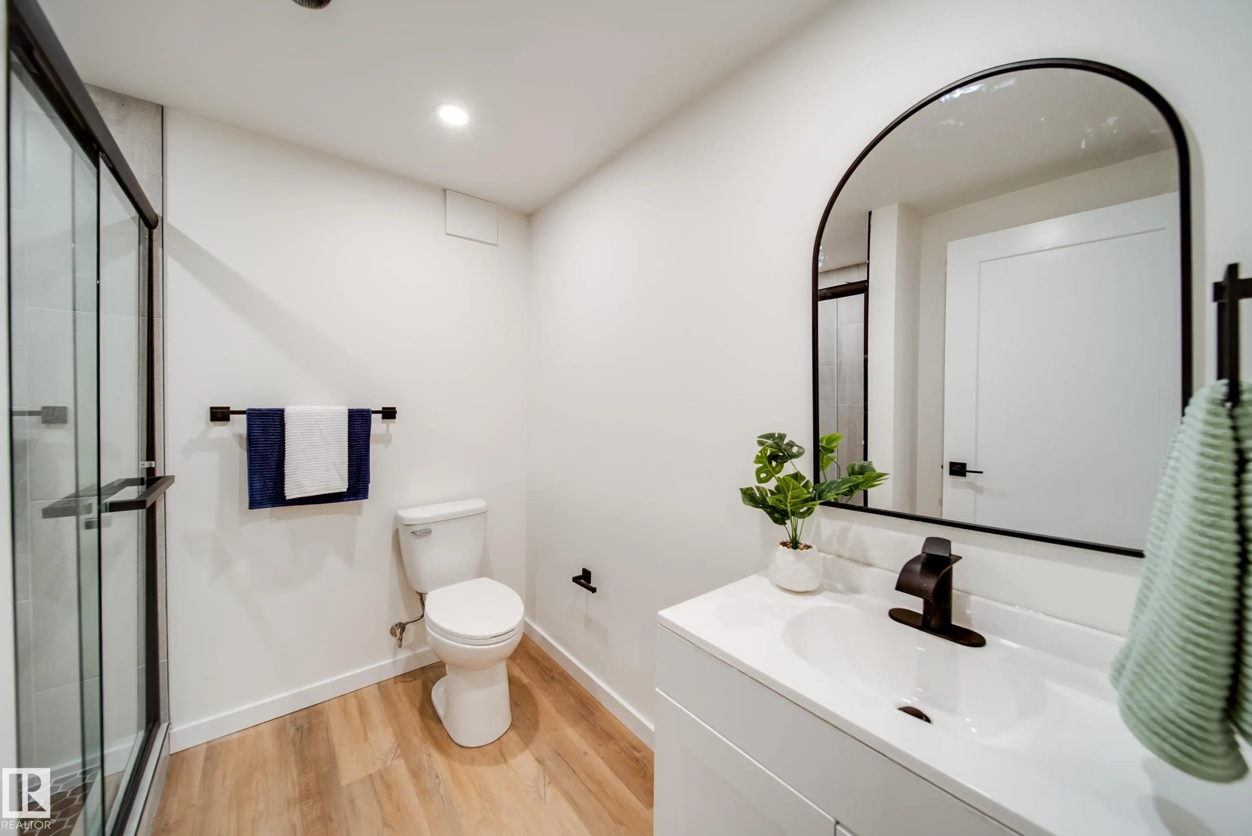 111 GRANDIN Village