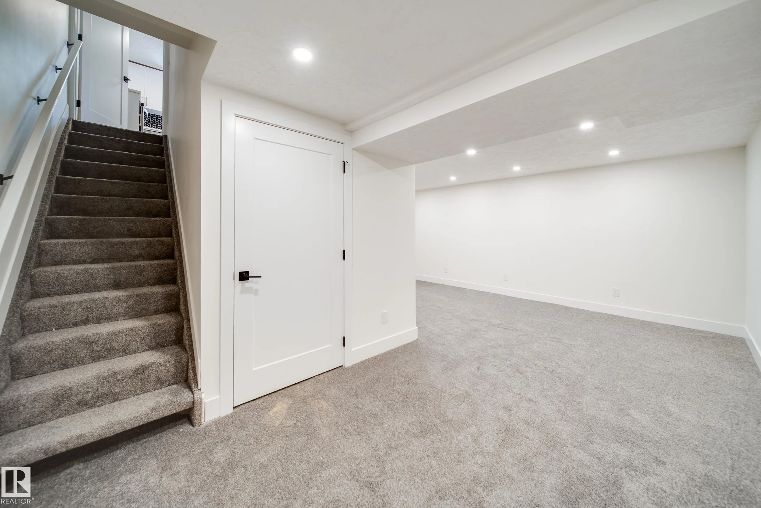 111 GRANDIN Village