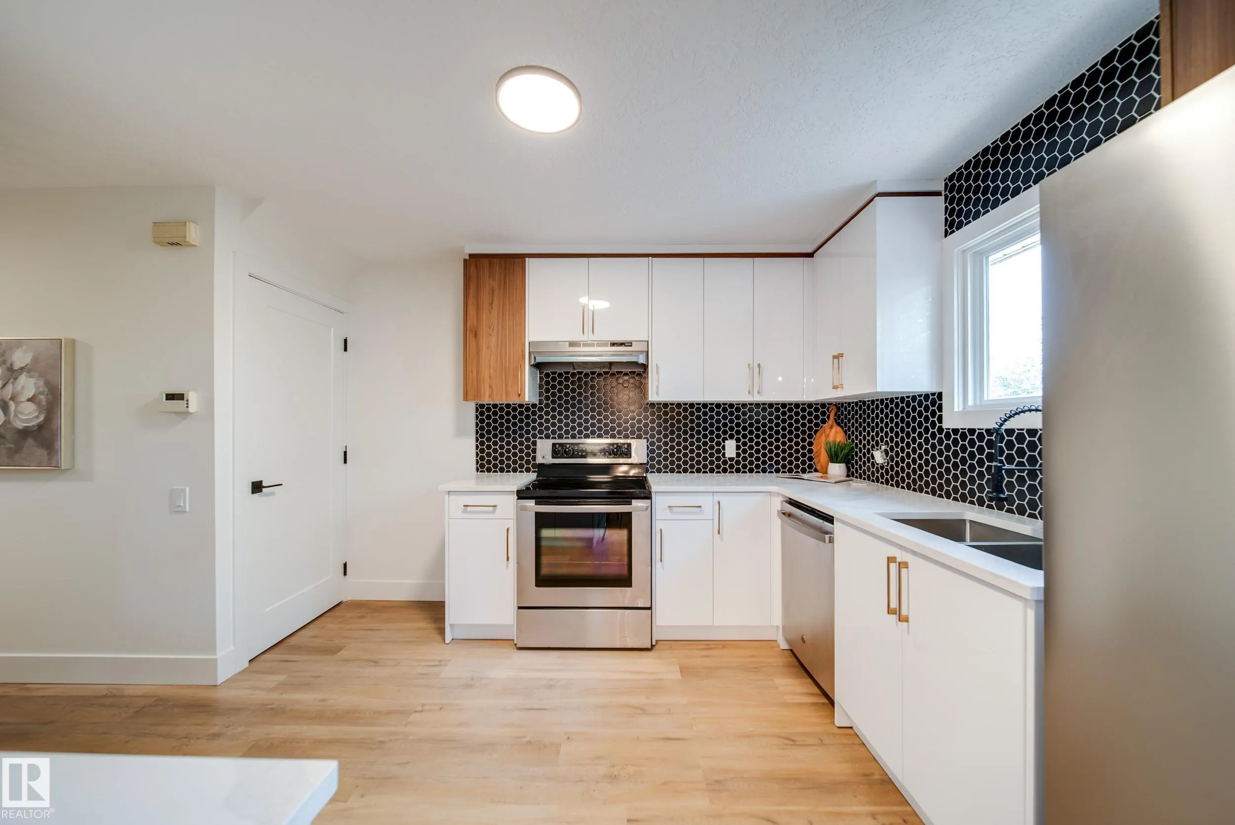111 GRANDIN Village