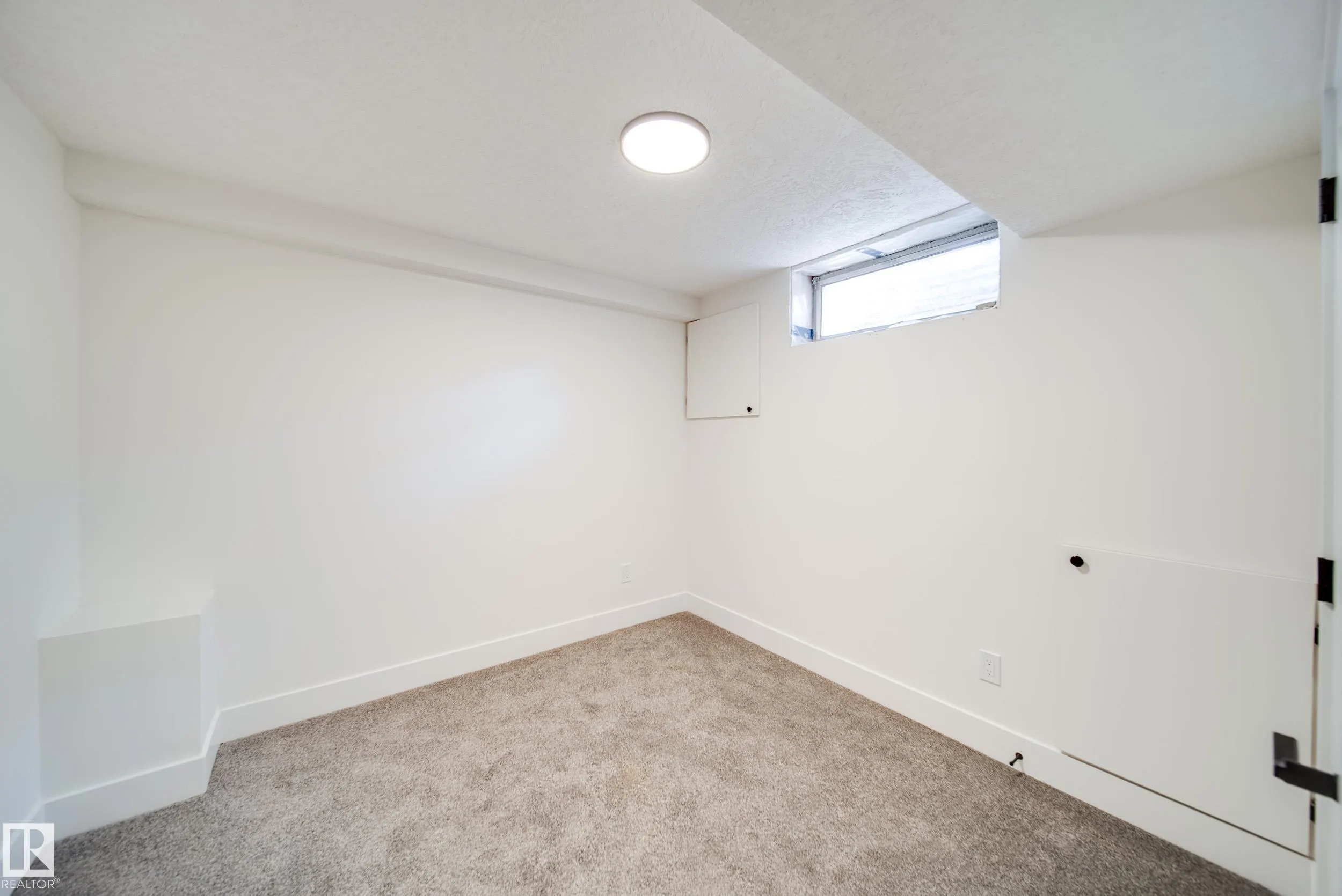 111 GRANDIN Village