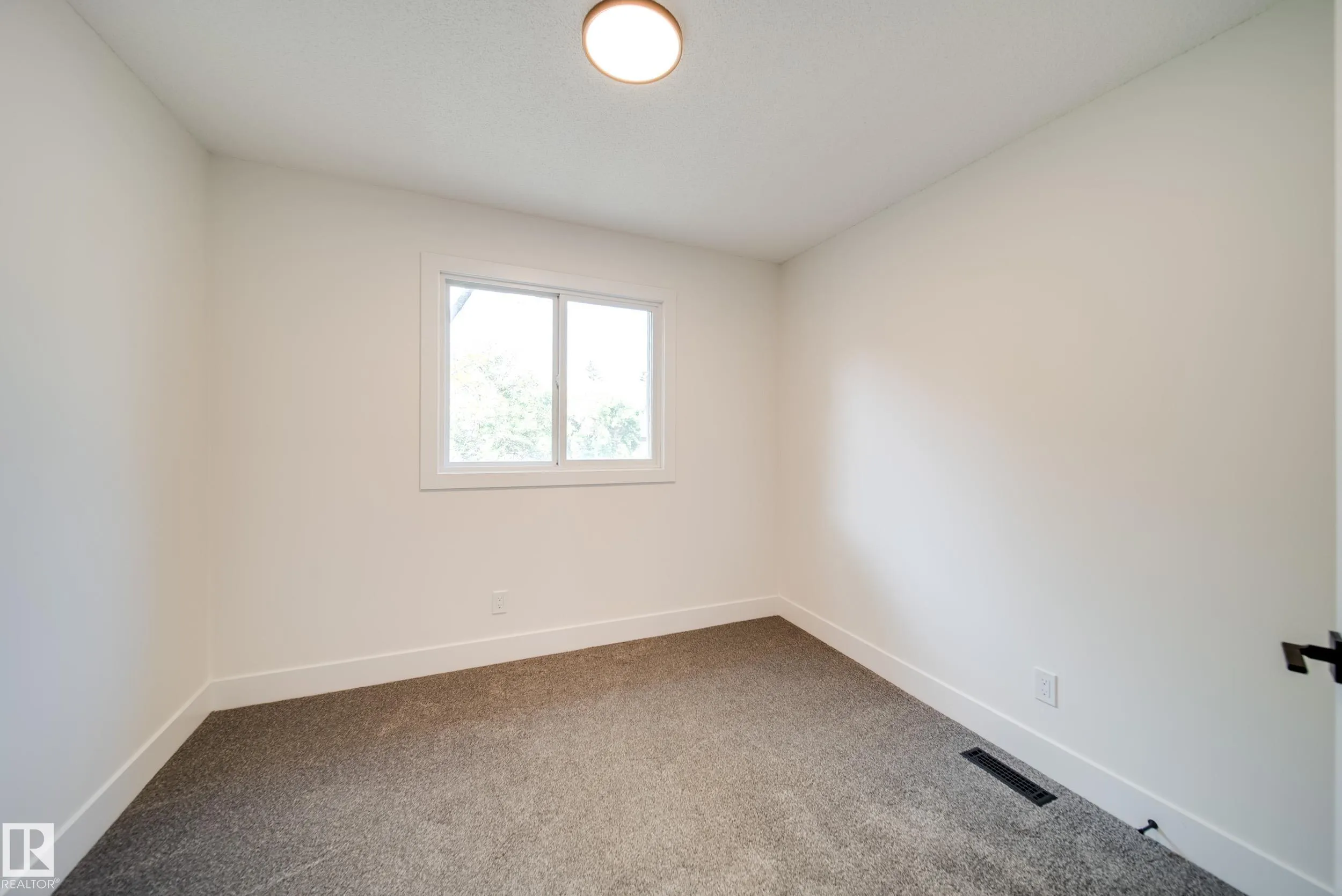 111 GRANDIN Village
