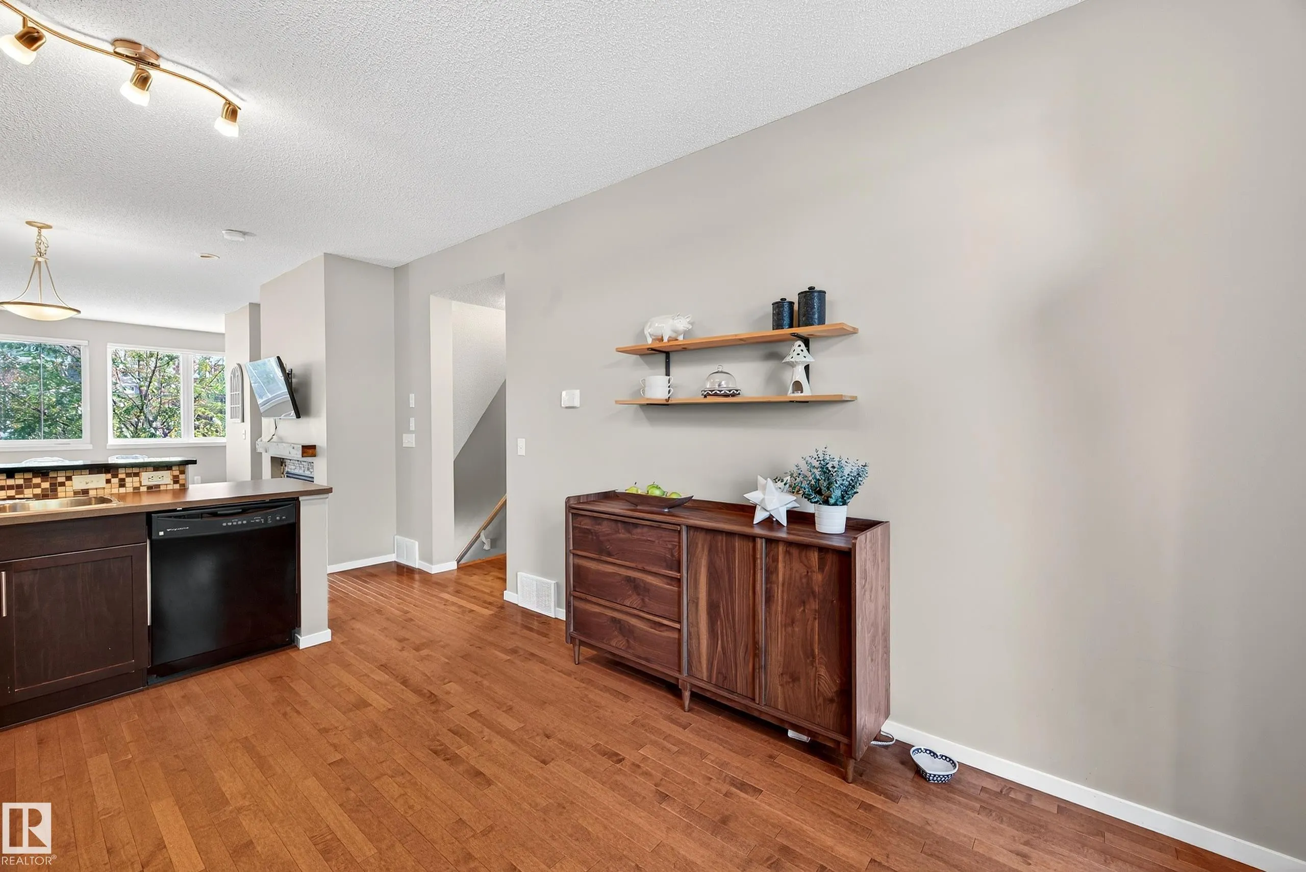 603 WATT Boulevard