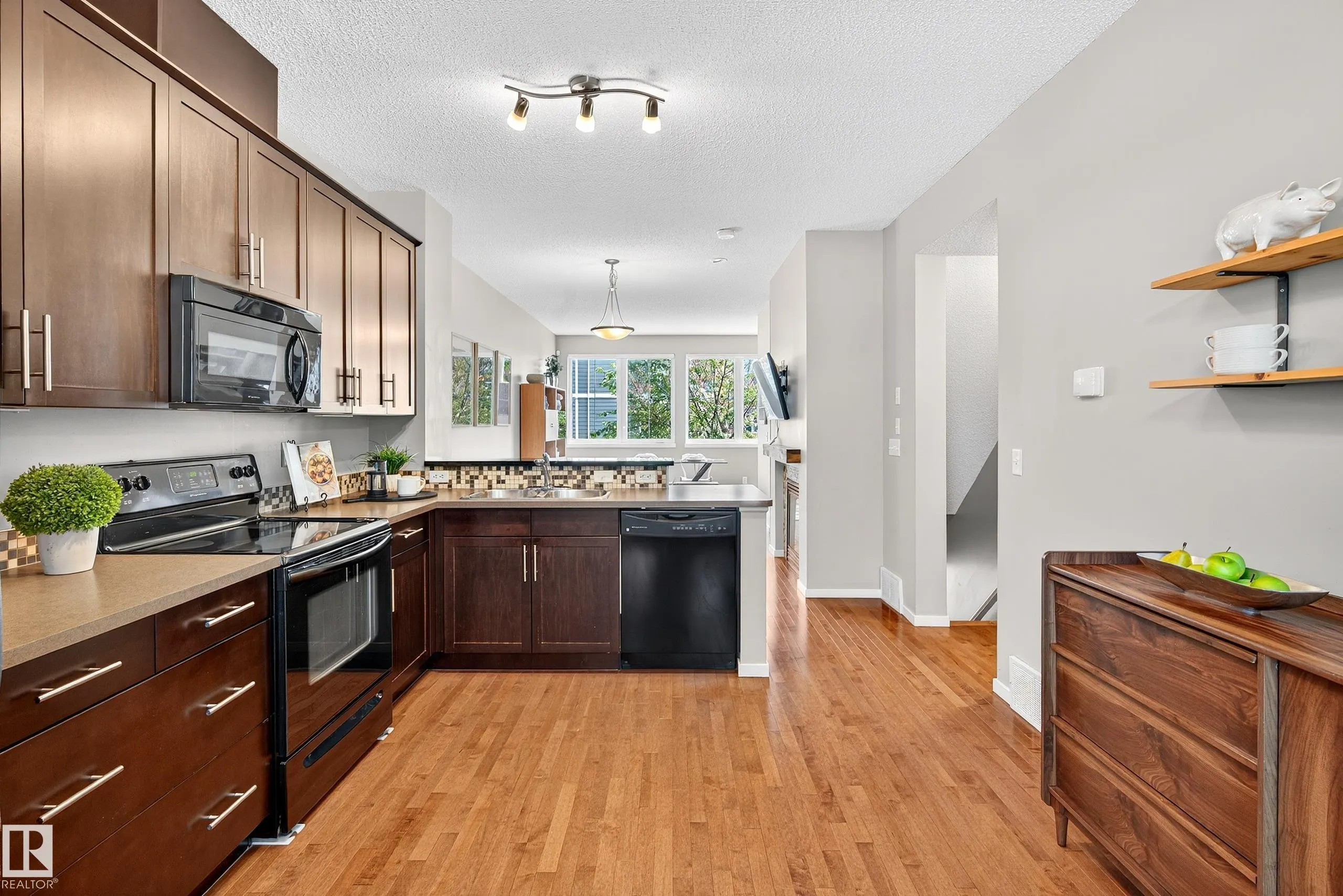 603 WATT Boulevard