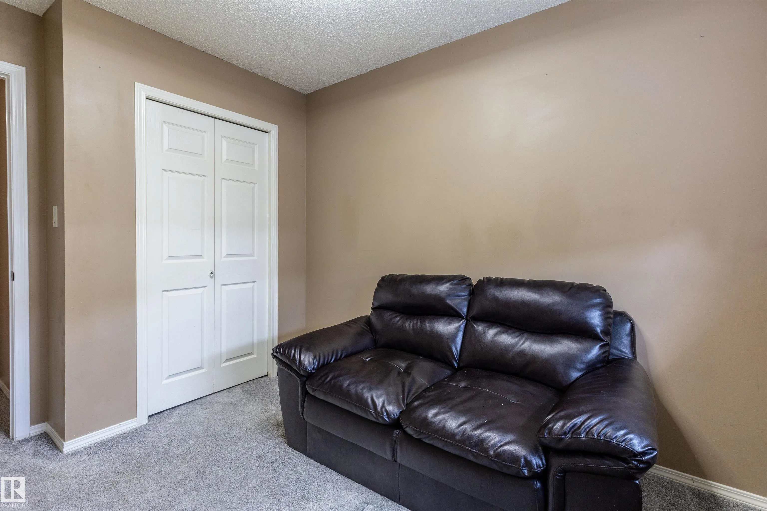 451 HYNDMAN Crescent