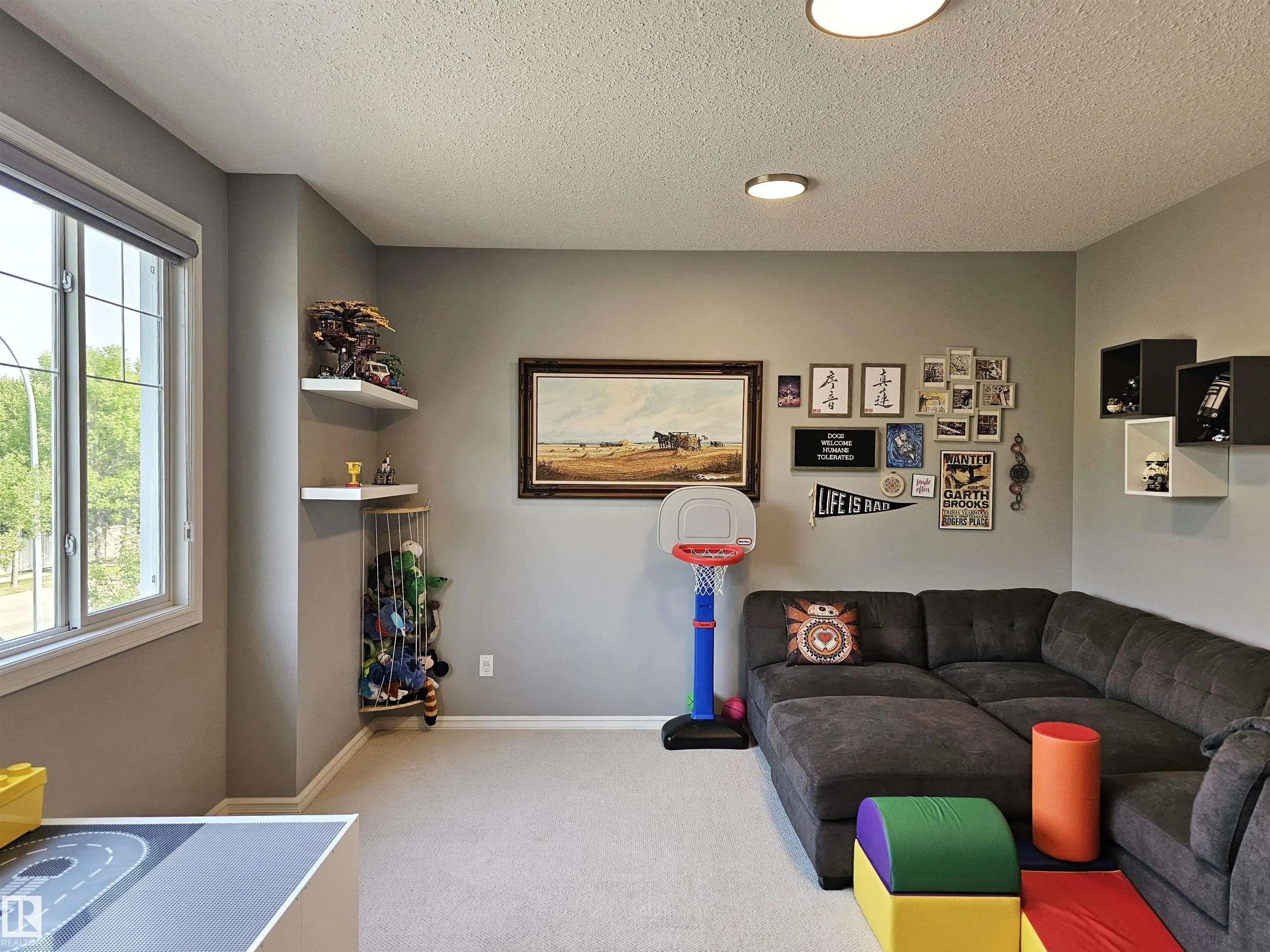 66 ERIN RIDGE Drive