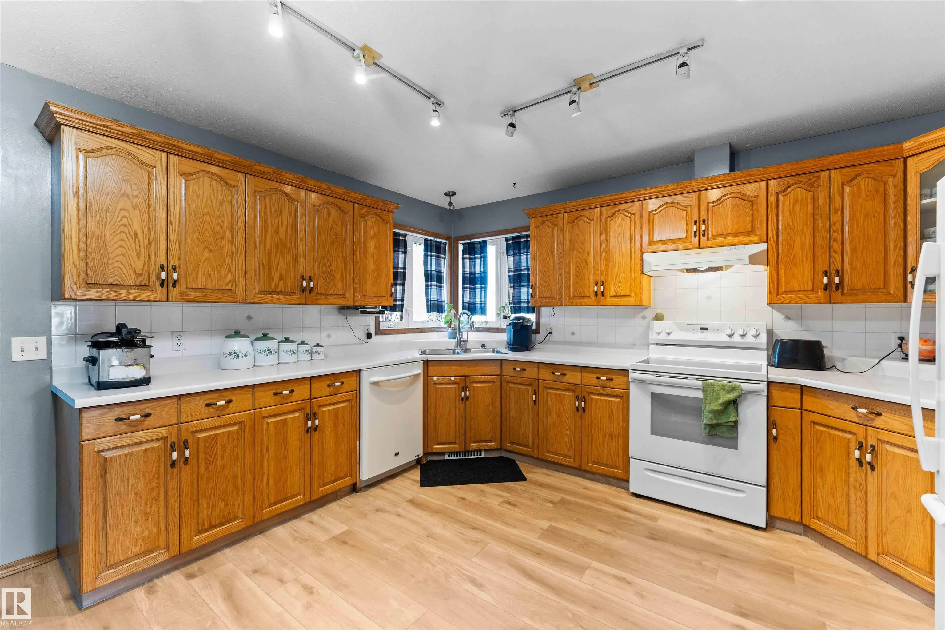 5134 SPORTSVIEW DR