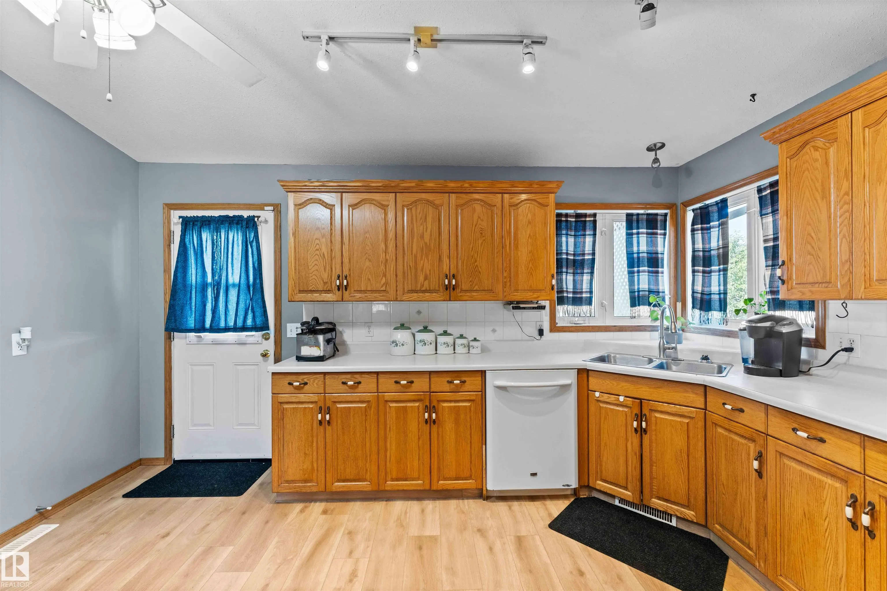 5134 SPORTSVIEW DR