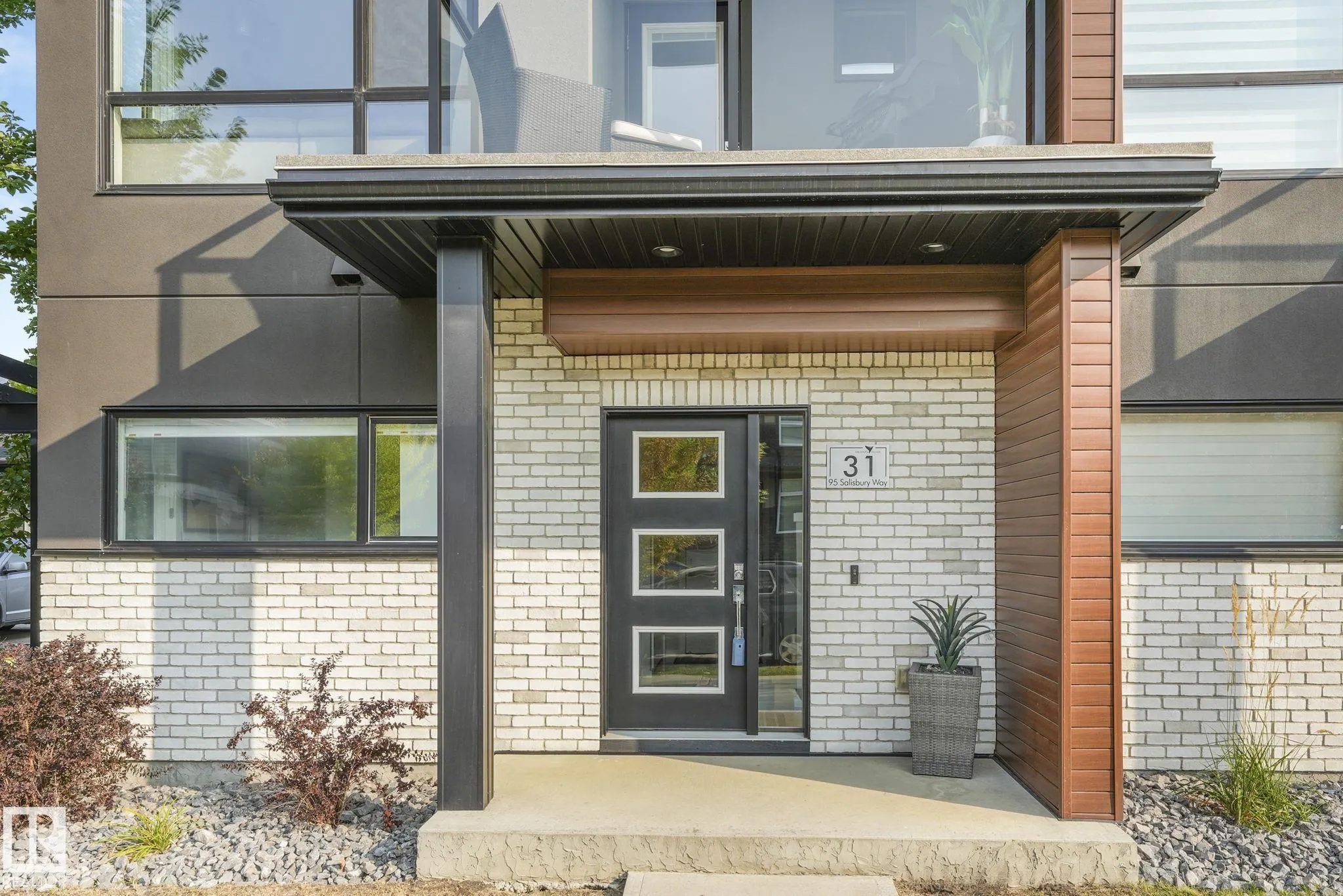 95 SALISBURY Way