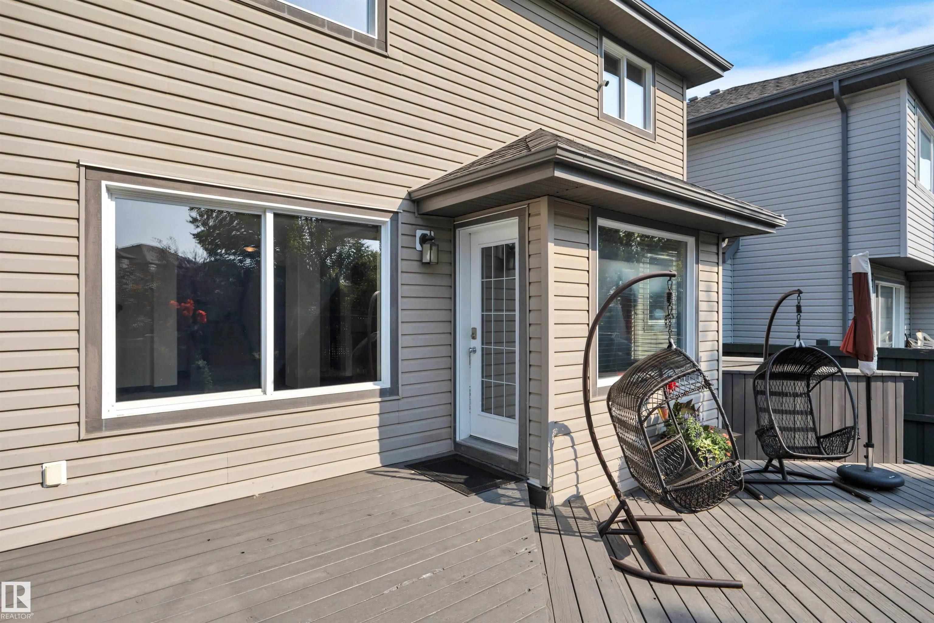 1884 ROBERTSON Crescent