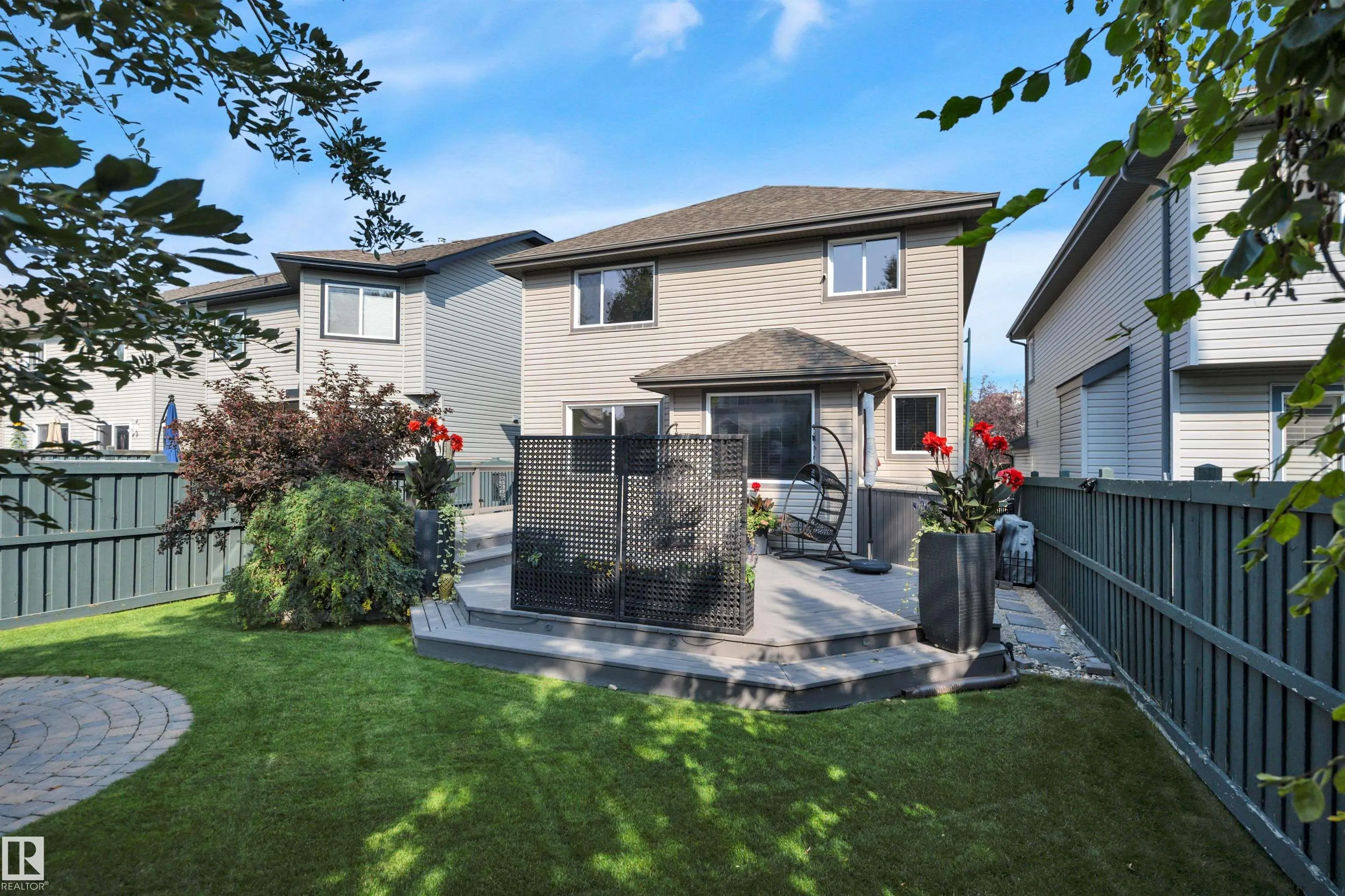 1884 ROBERTSON Crescent