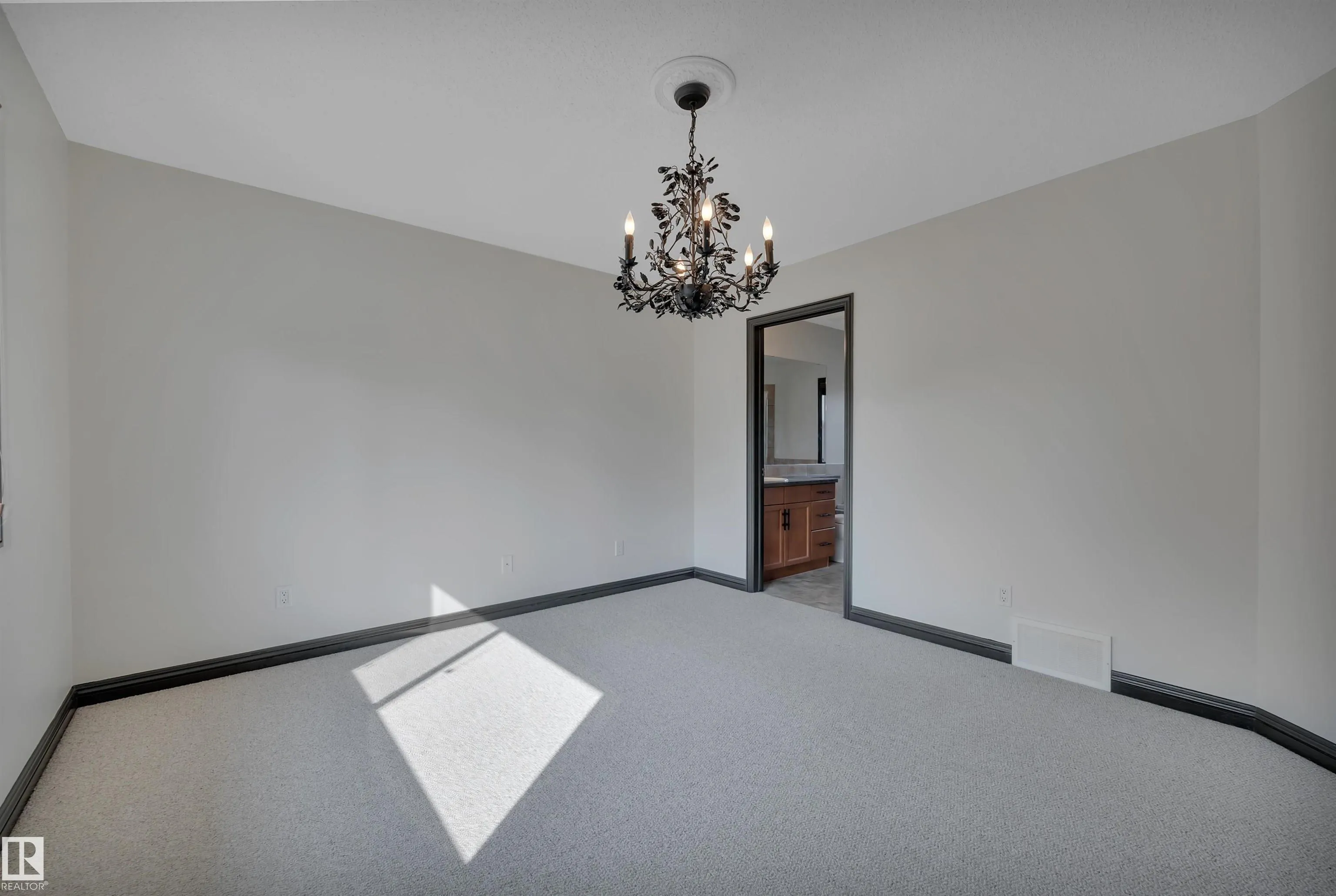1884 ROBERTSON Crescent
