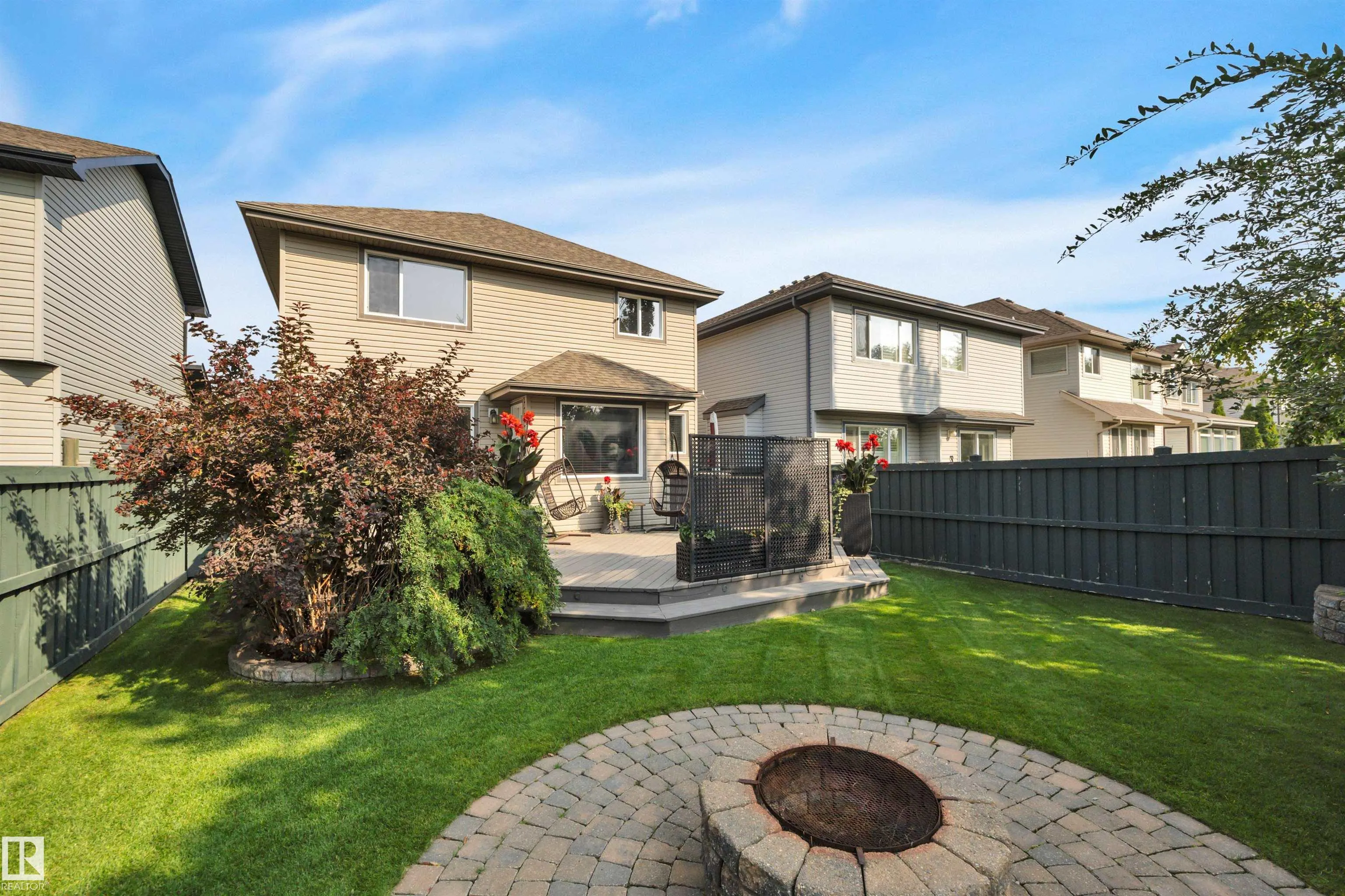 1884 ROBERTSON Crescent