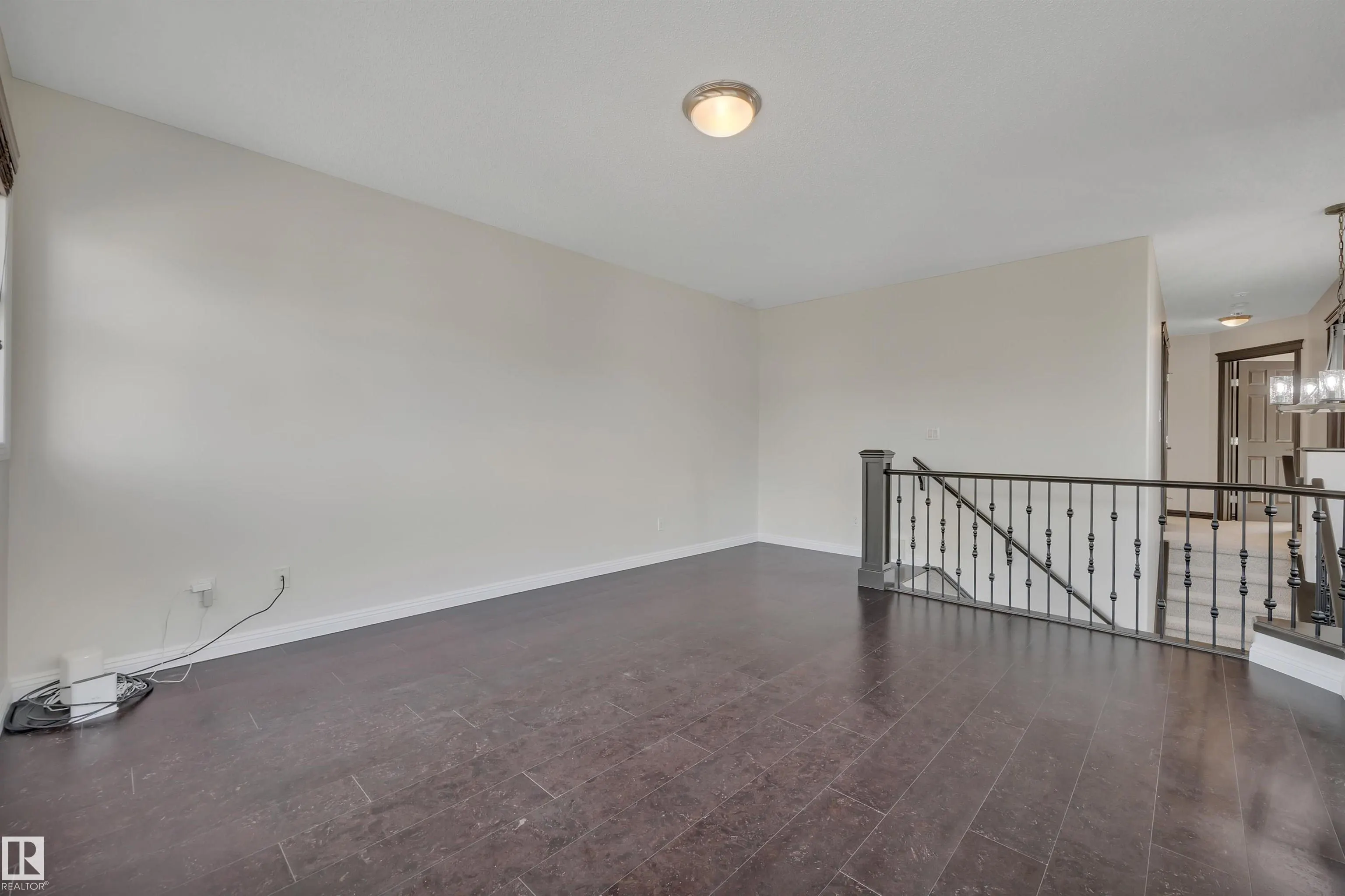 1884 ROBERTSON Crescent