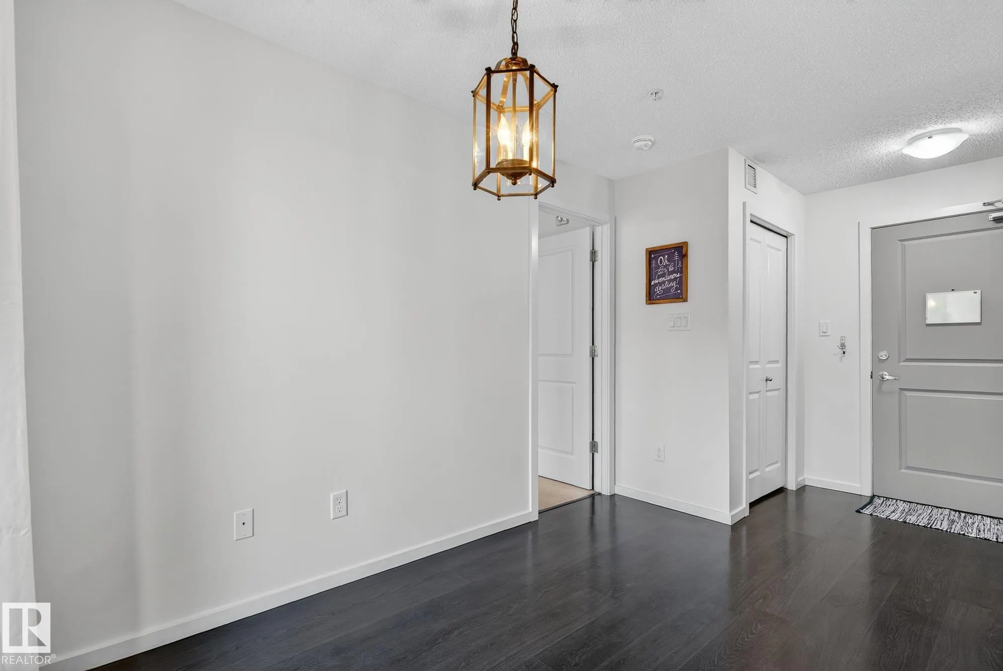 508 ALBANY Way