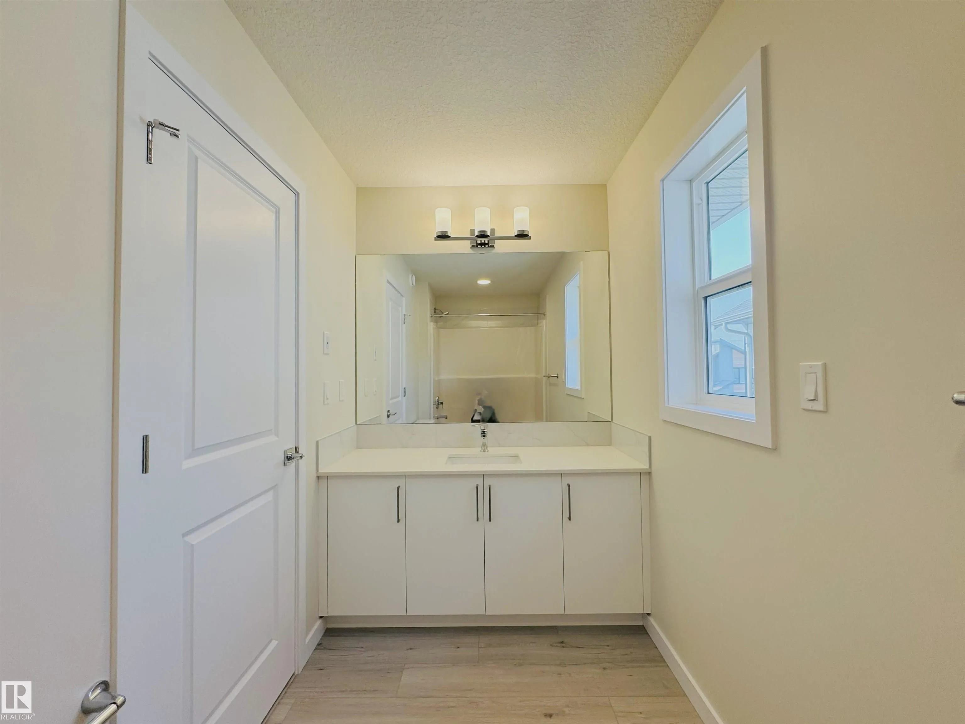 4856 HAWTHORN Bend
