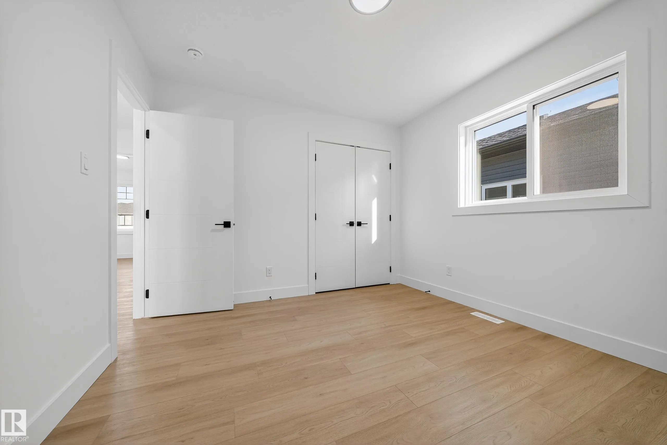 472 ROBERTS Crescent