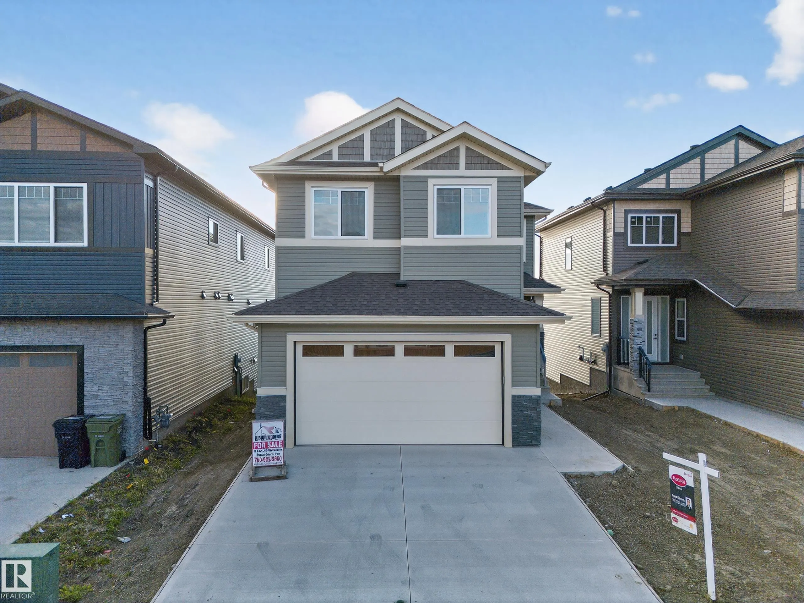 472 ROBERTS Crescent